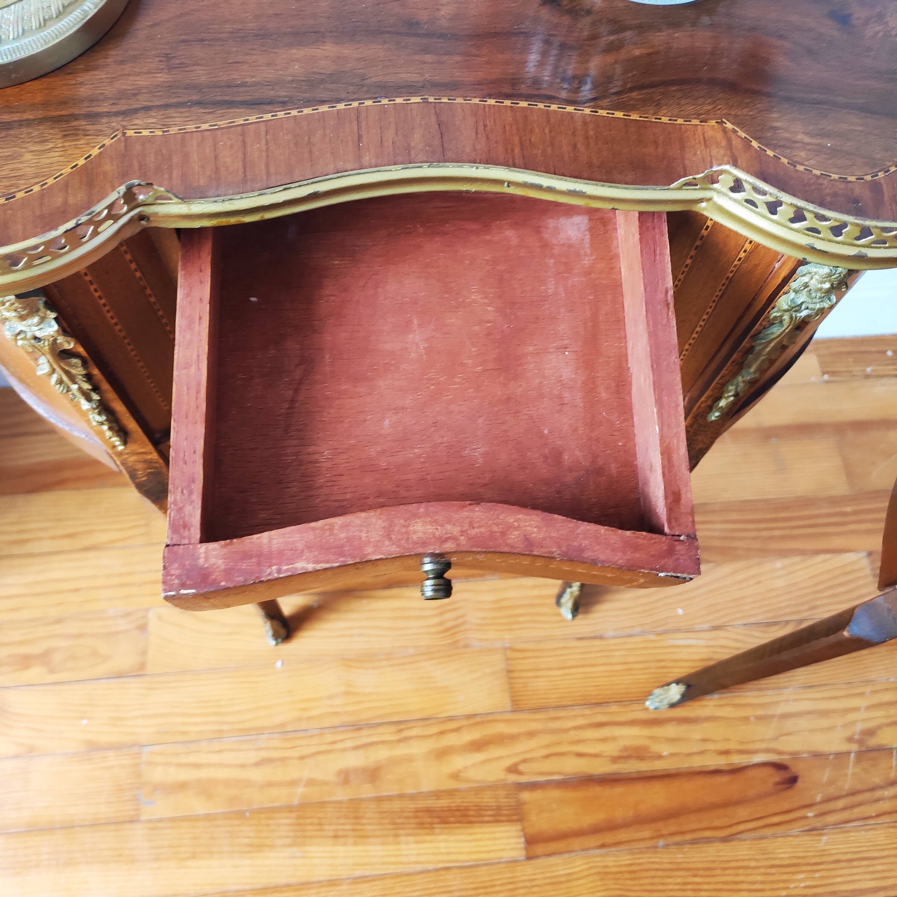 Pair of Louis XV style kidney-shaped bedside tables.