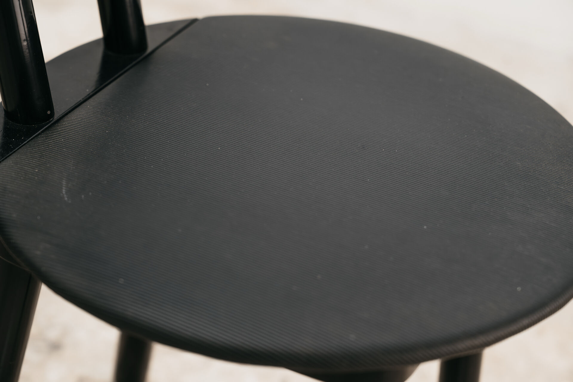 Set of 4 postmodern chairs in Italian Memphis design from the 1980s.