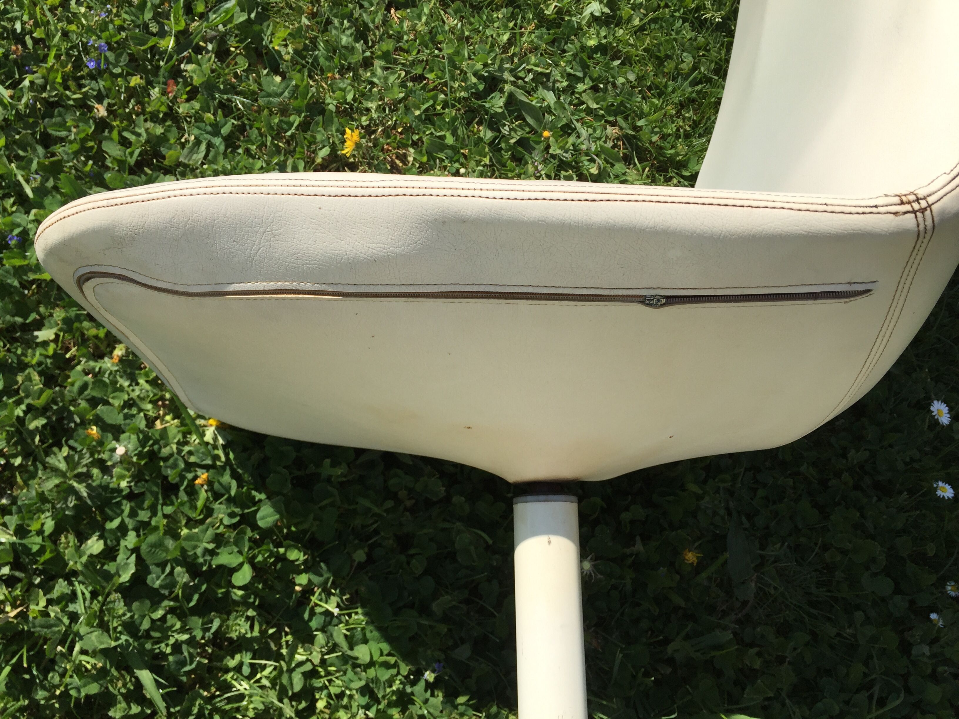 4 vintage tulip foot chairs