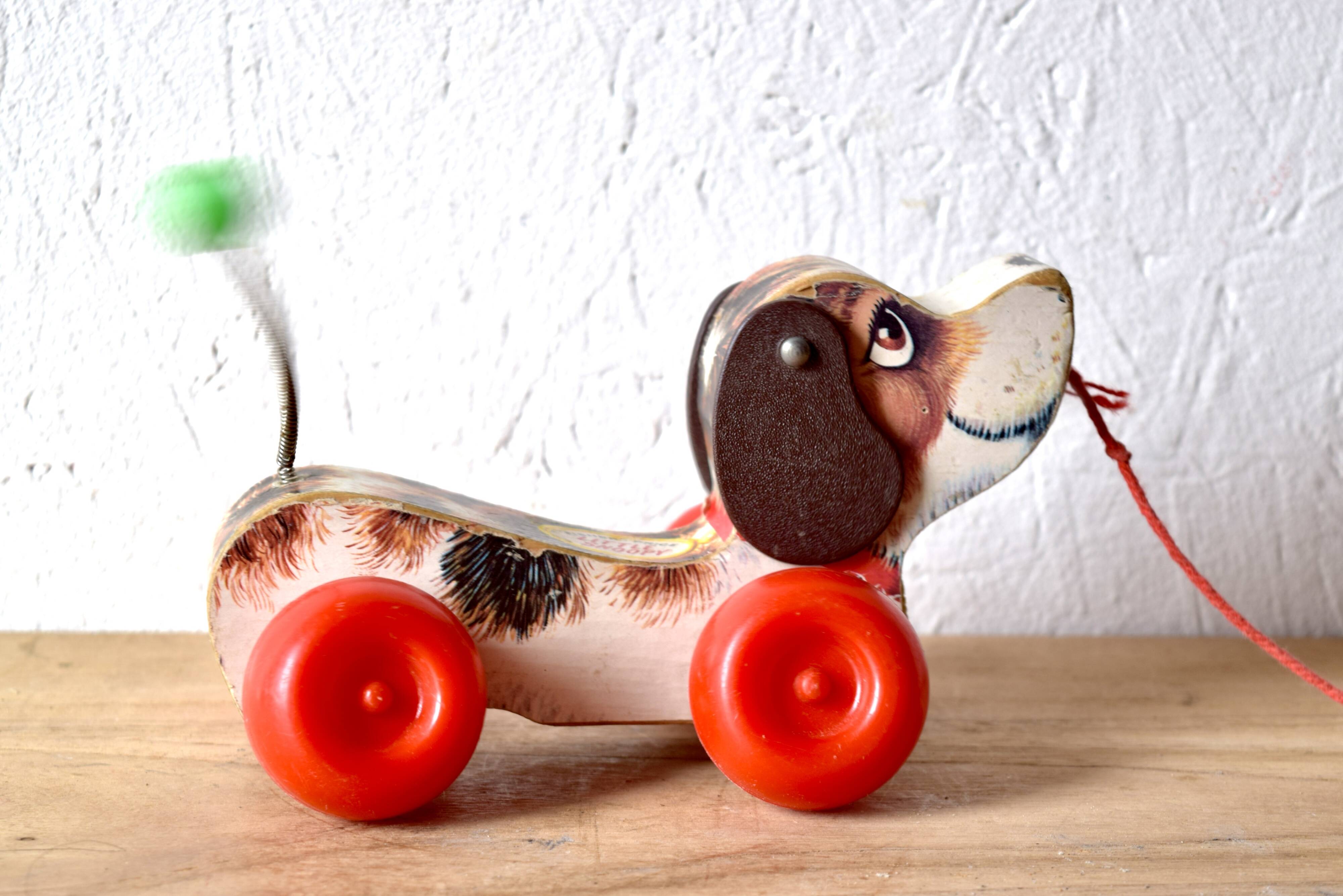 Little Snoopy - old Fisher-Price toy - small wooden dog to drag around - first edition: 1965