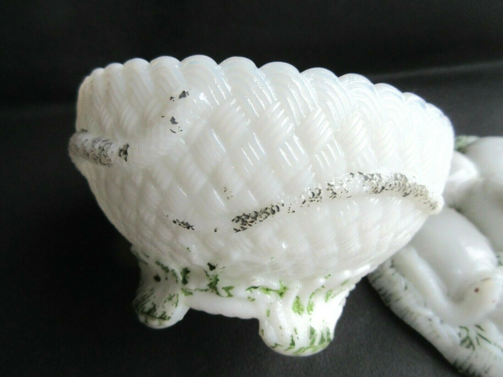 Bonbonnière signed SV: Snake and chick on eggs
