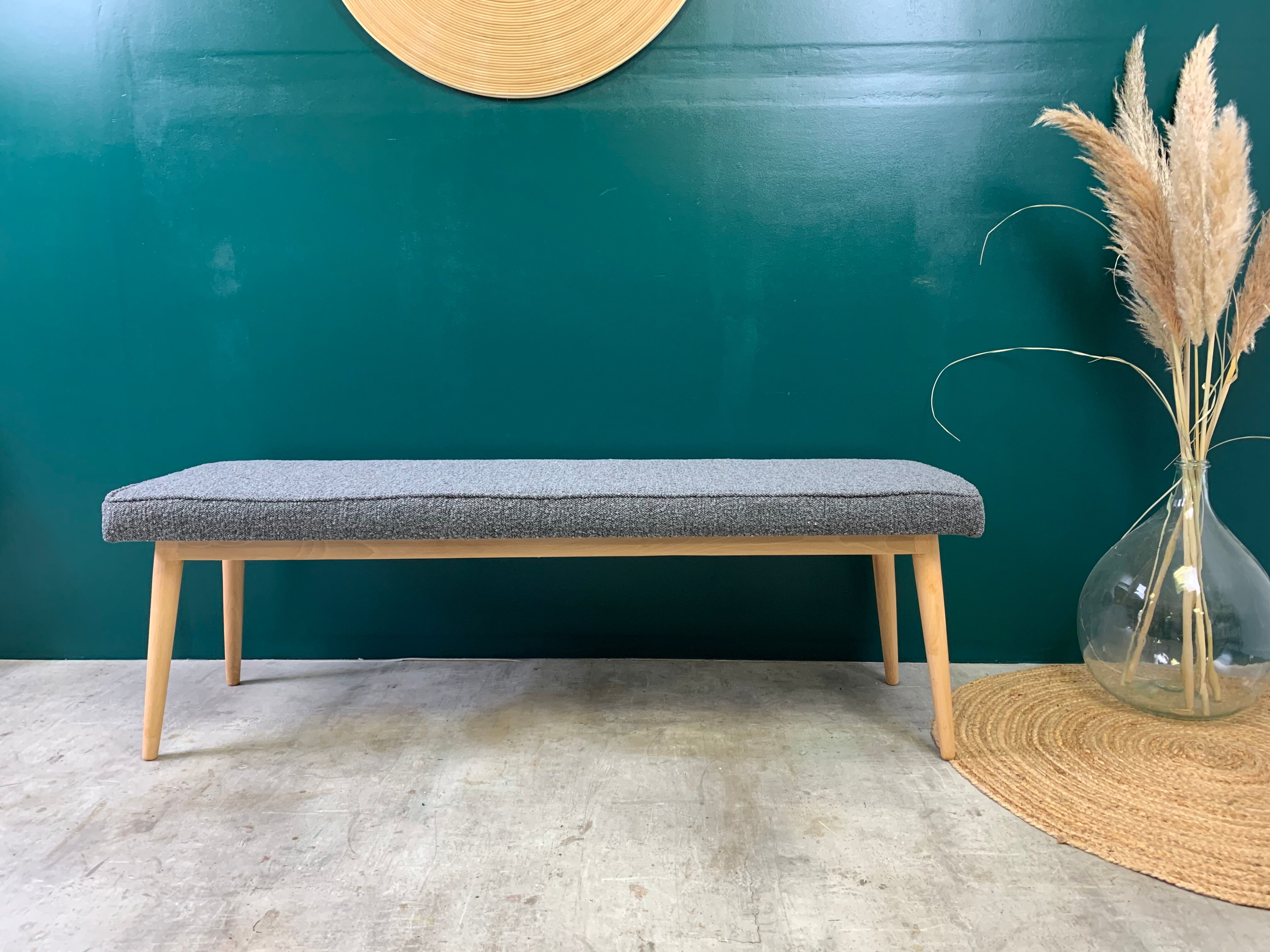 Scandinavian-line bench
