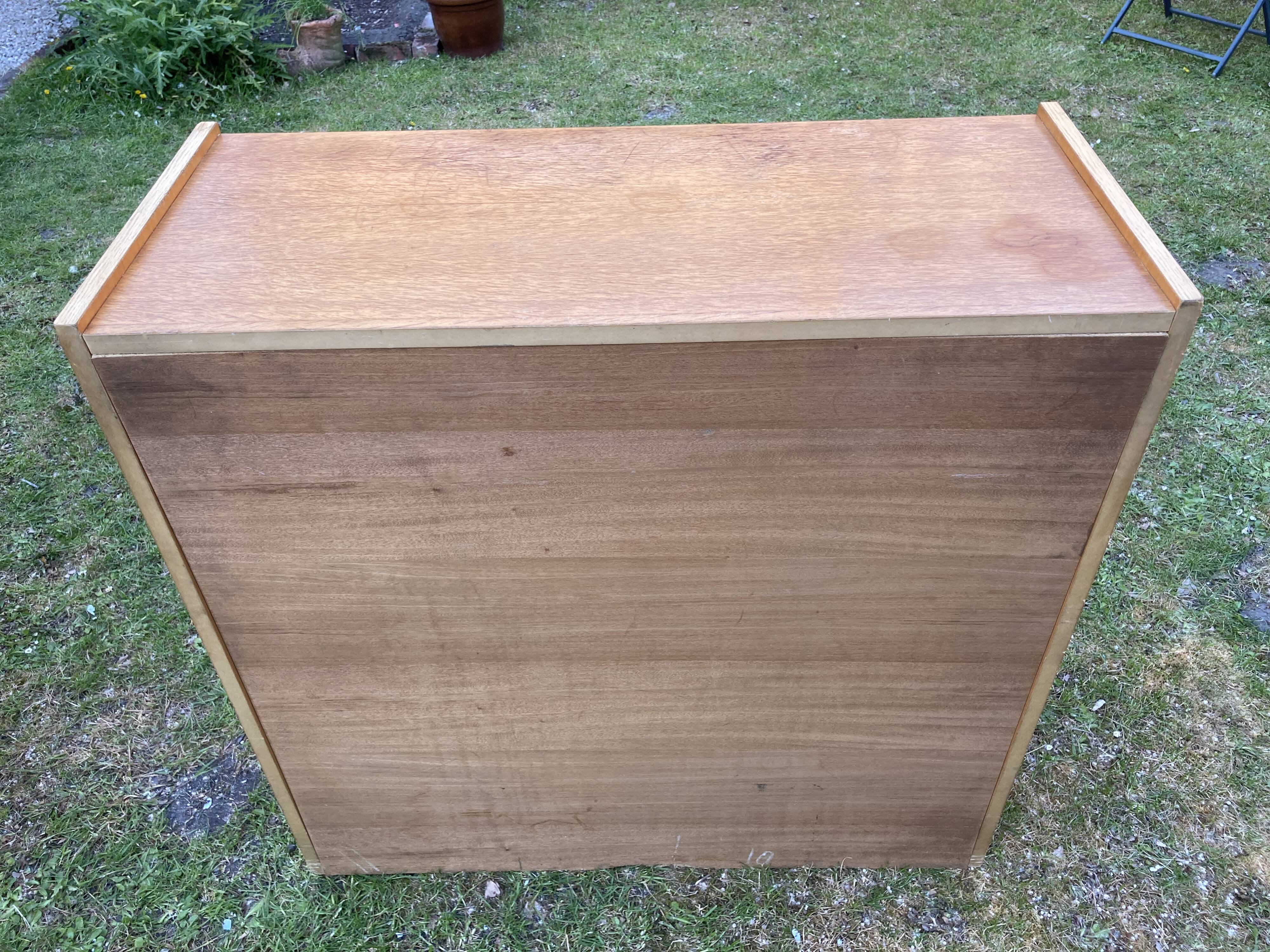 Meuble commode à roulette - lit repliable vintage