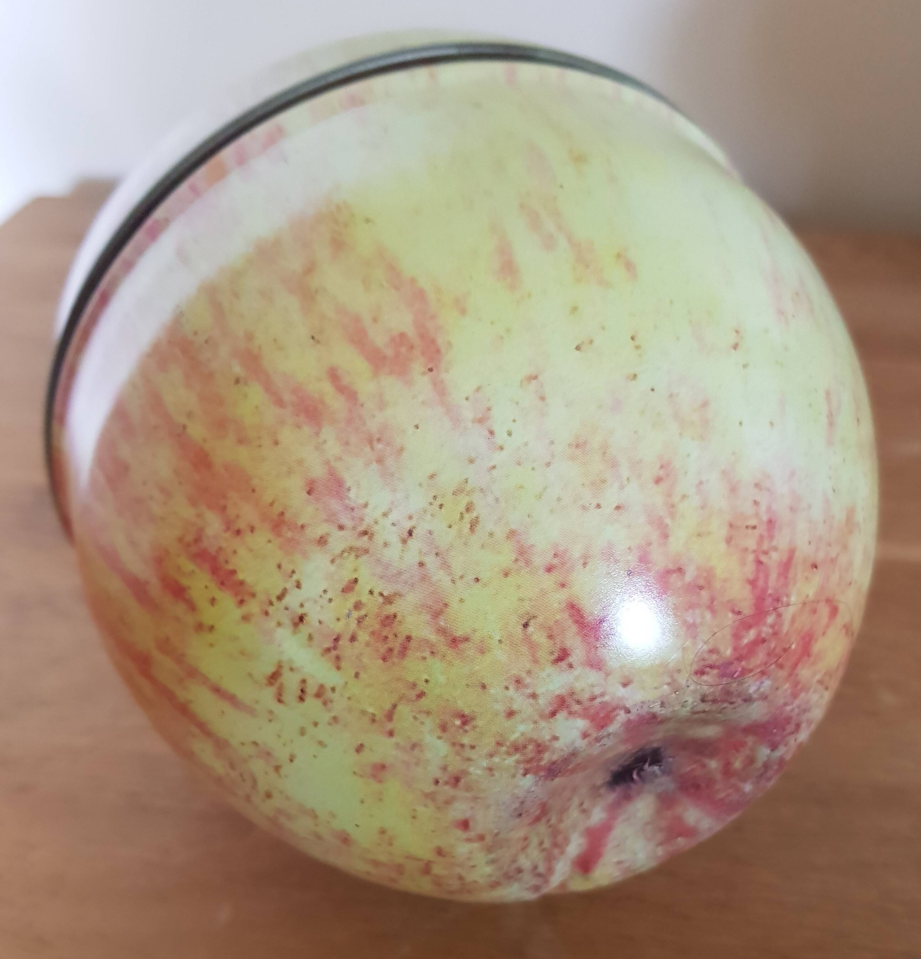 Metal box in the shape of apple Original Vintage 9