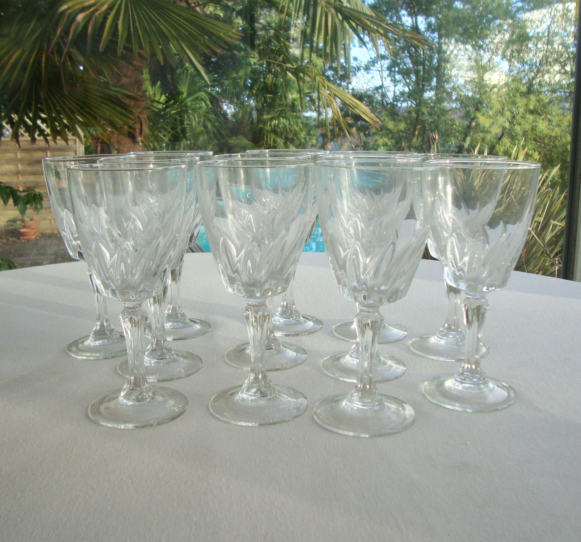 Suite of 12 glasses of wine 60s