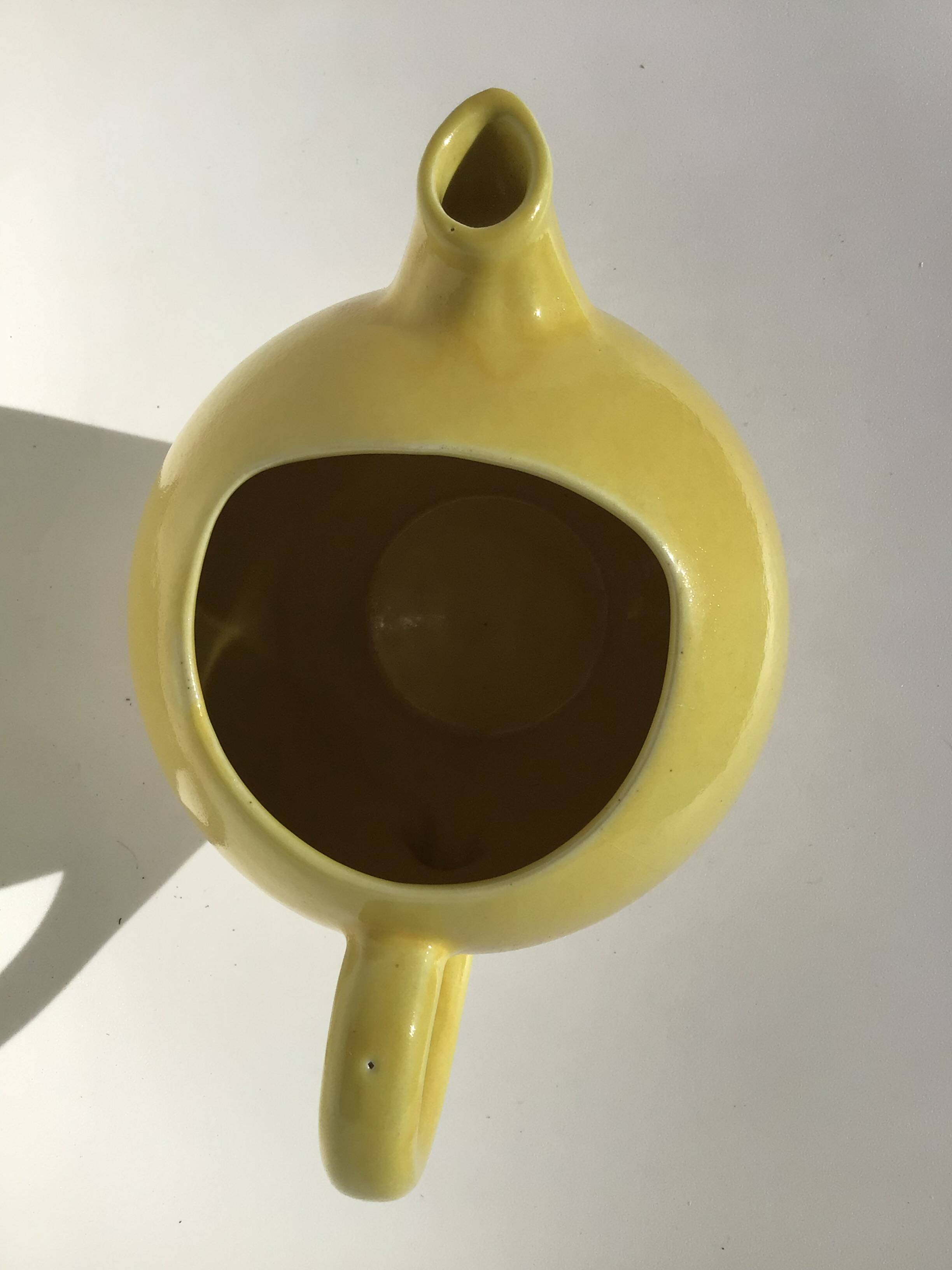 Yellow bistro pitcher 1 liter