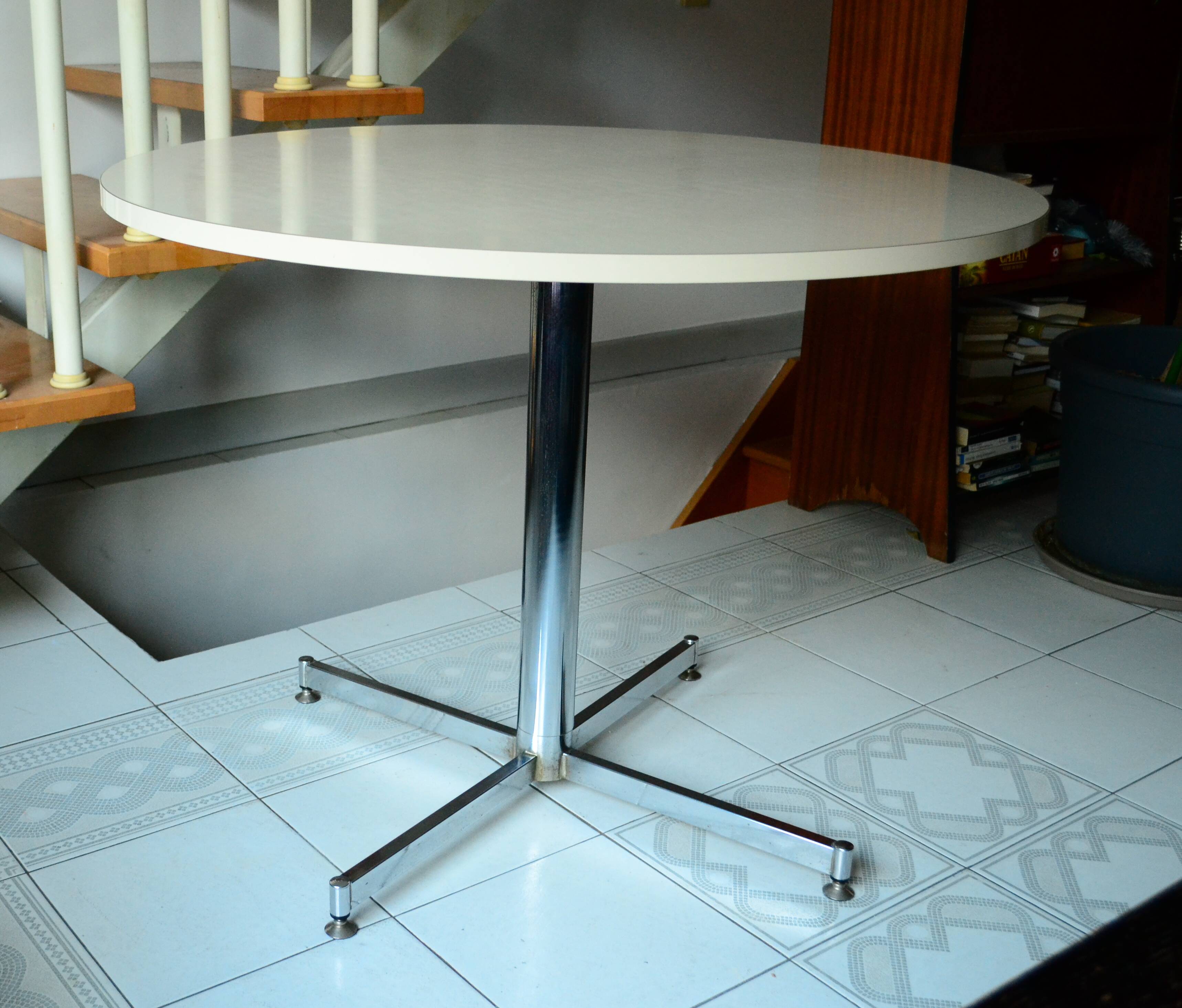 Formica roundtable 60/70
