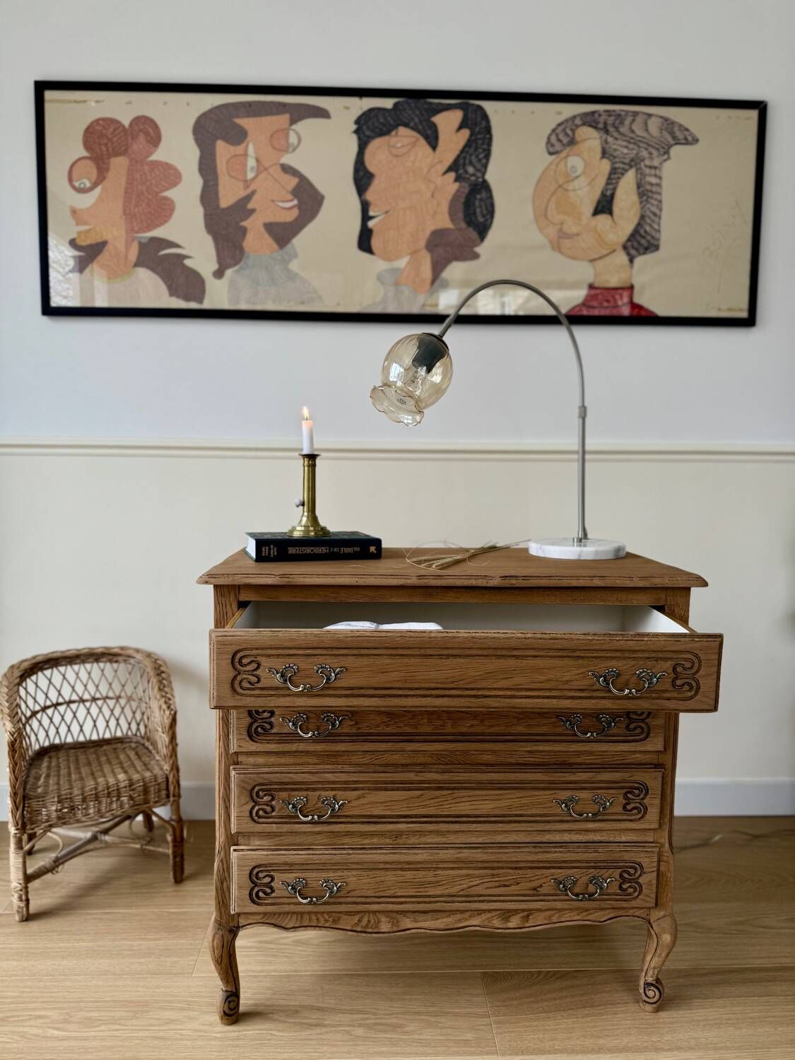 Beautiful renovated wooden chest of drawers - 4 drawers