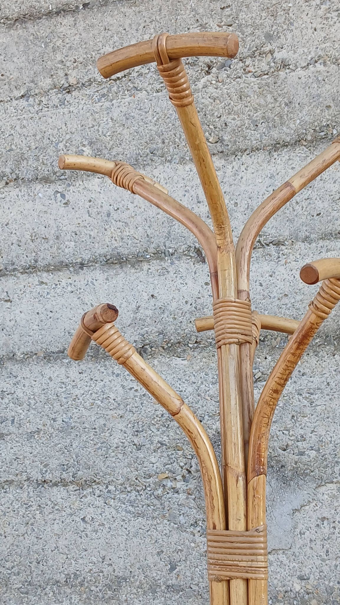Coat rack parrot in rattan and bamboo