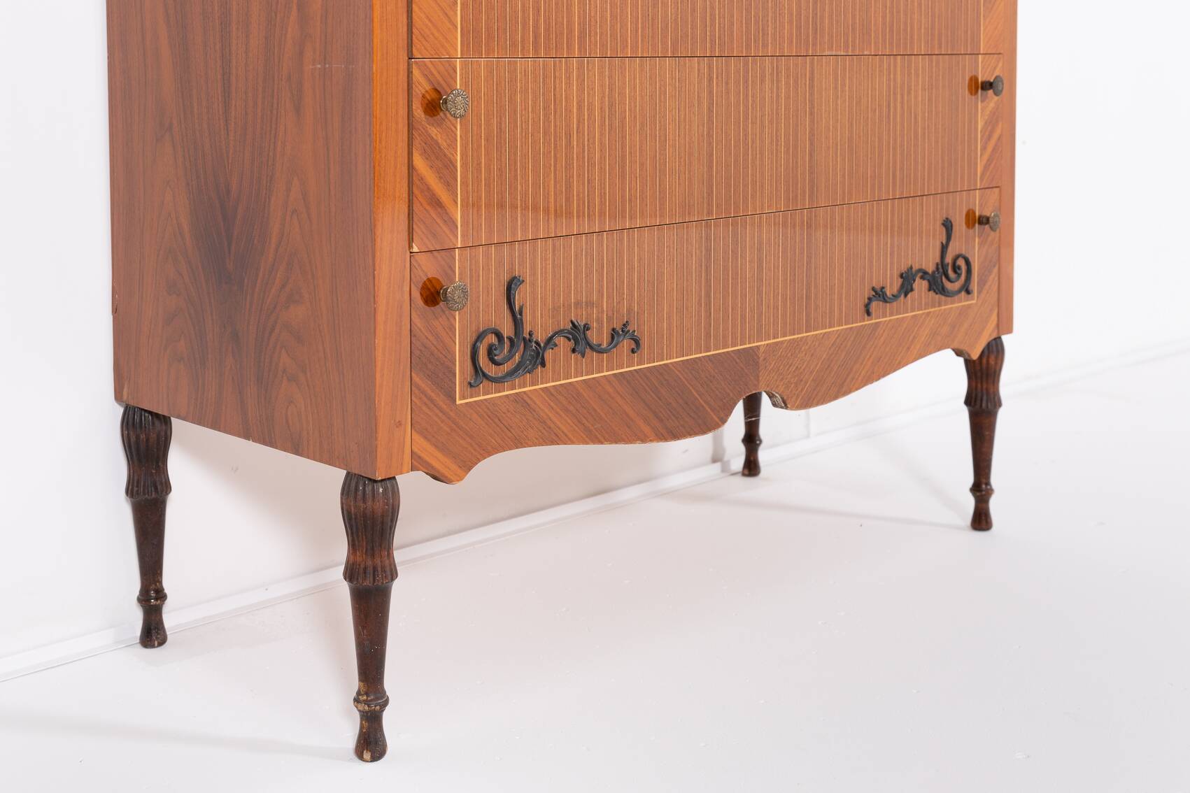 Mid-century Italian chest of drawers by Martineli, 1950