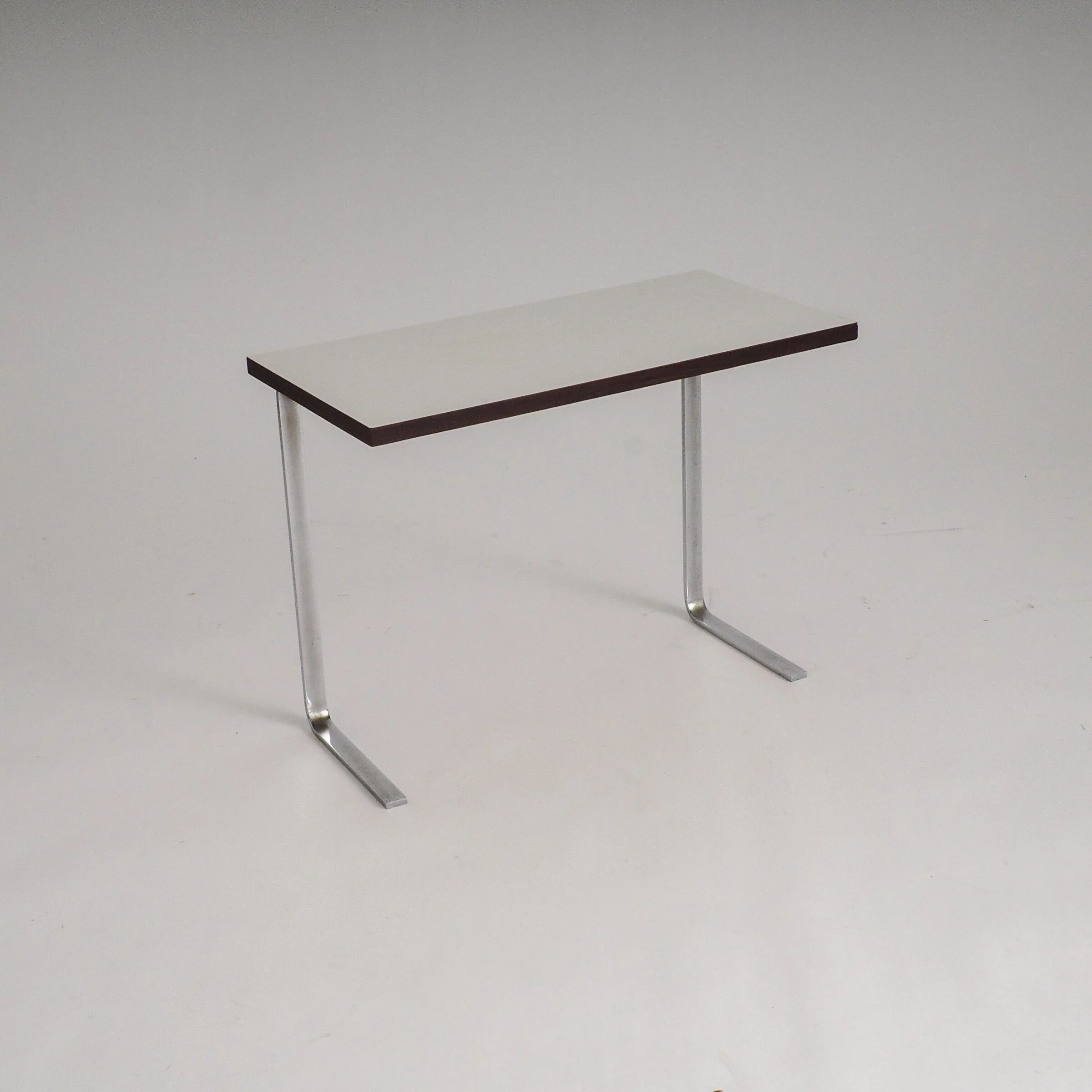 Set of 3 minimalistic nesting side tables