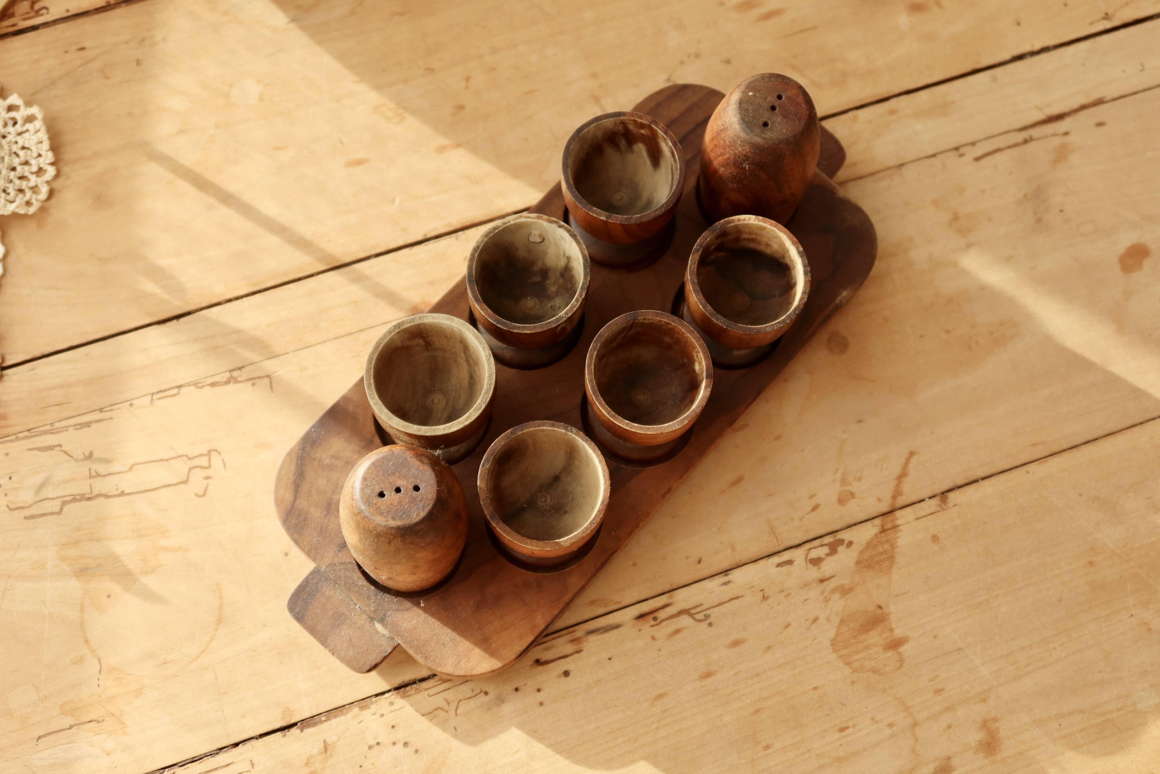 6 vintage wooden egg cups and salt and pepper shakers - Mid-century