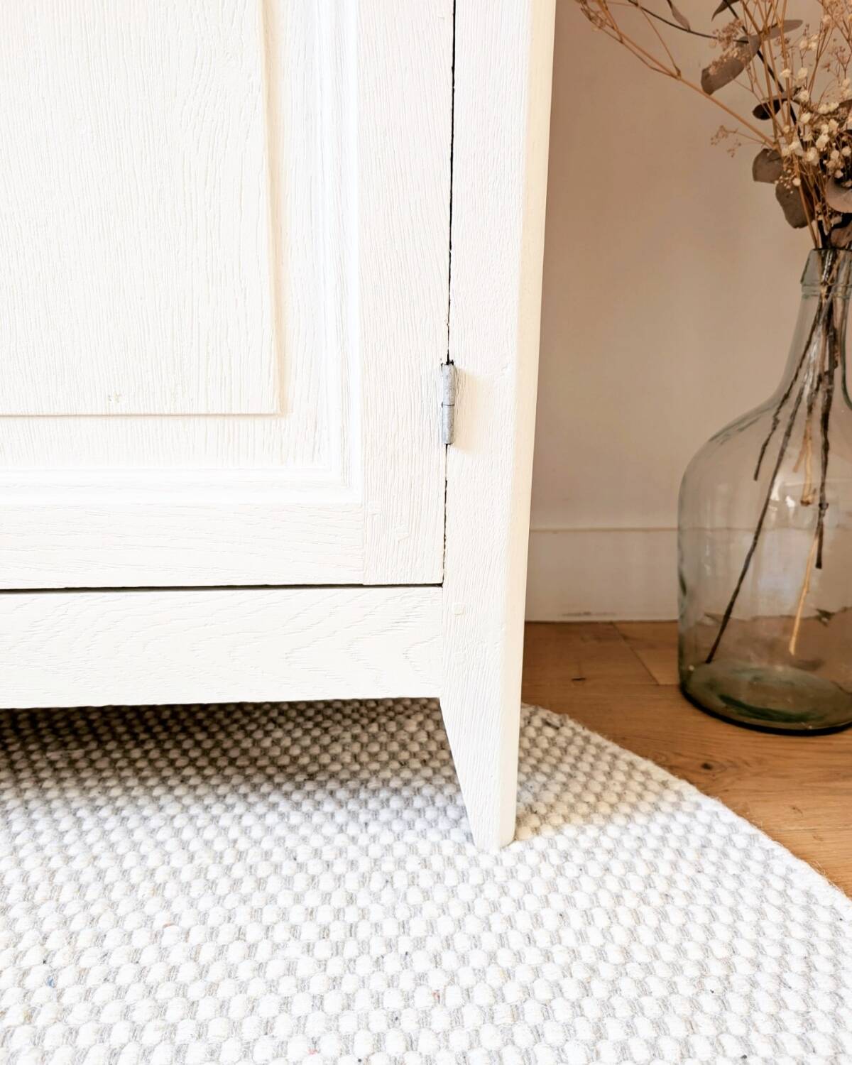 Retro chic Parisian buffet