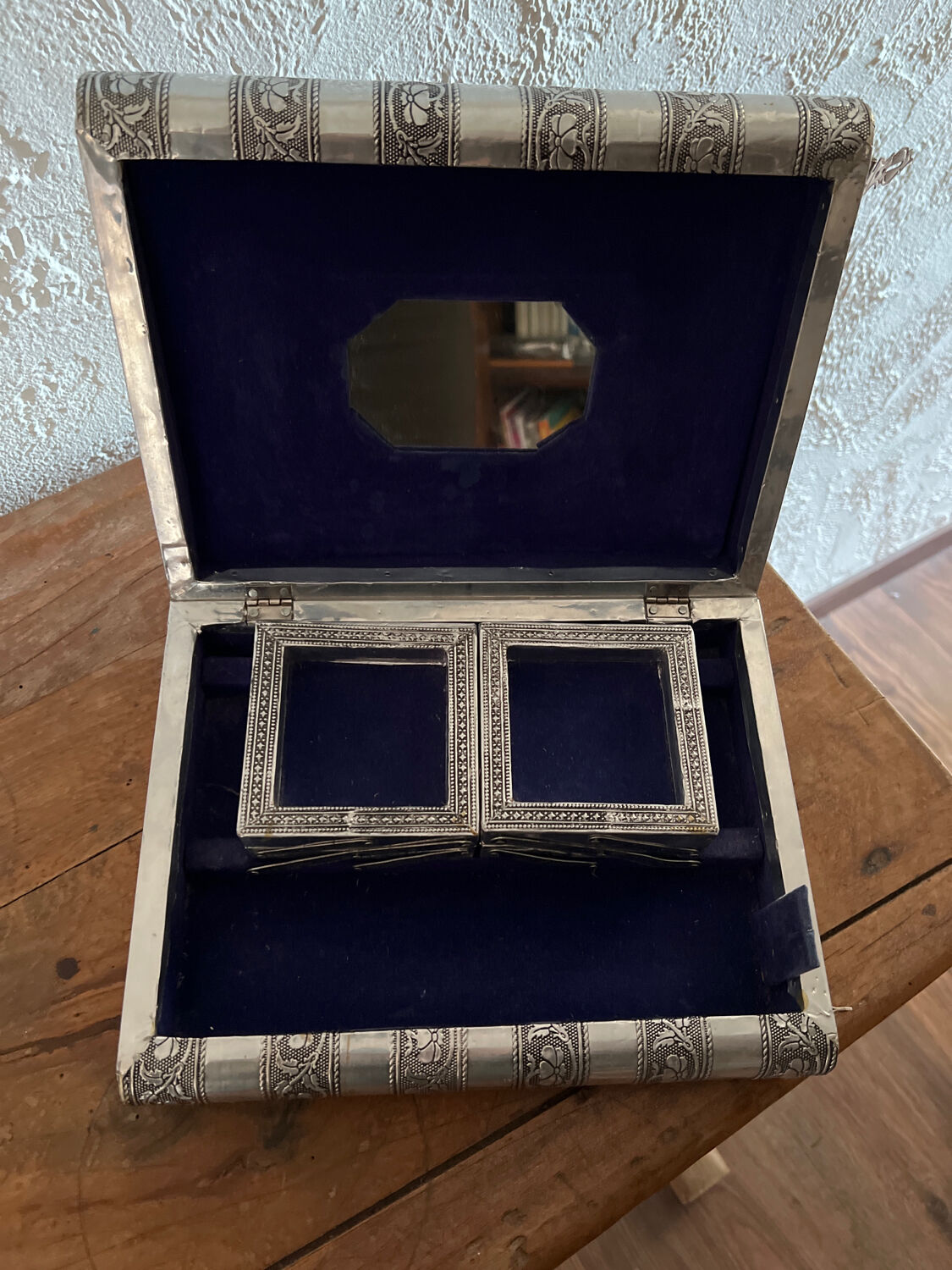 Jewelry box