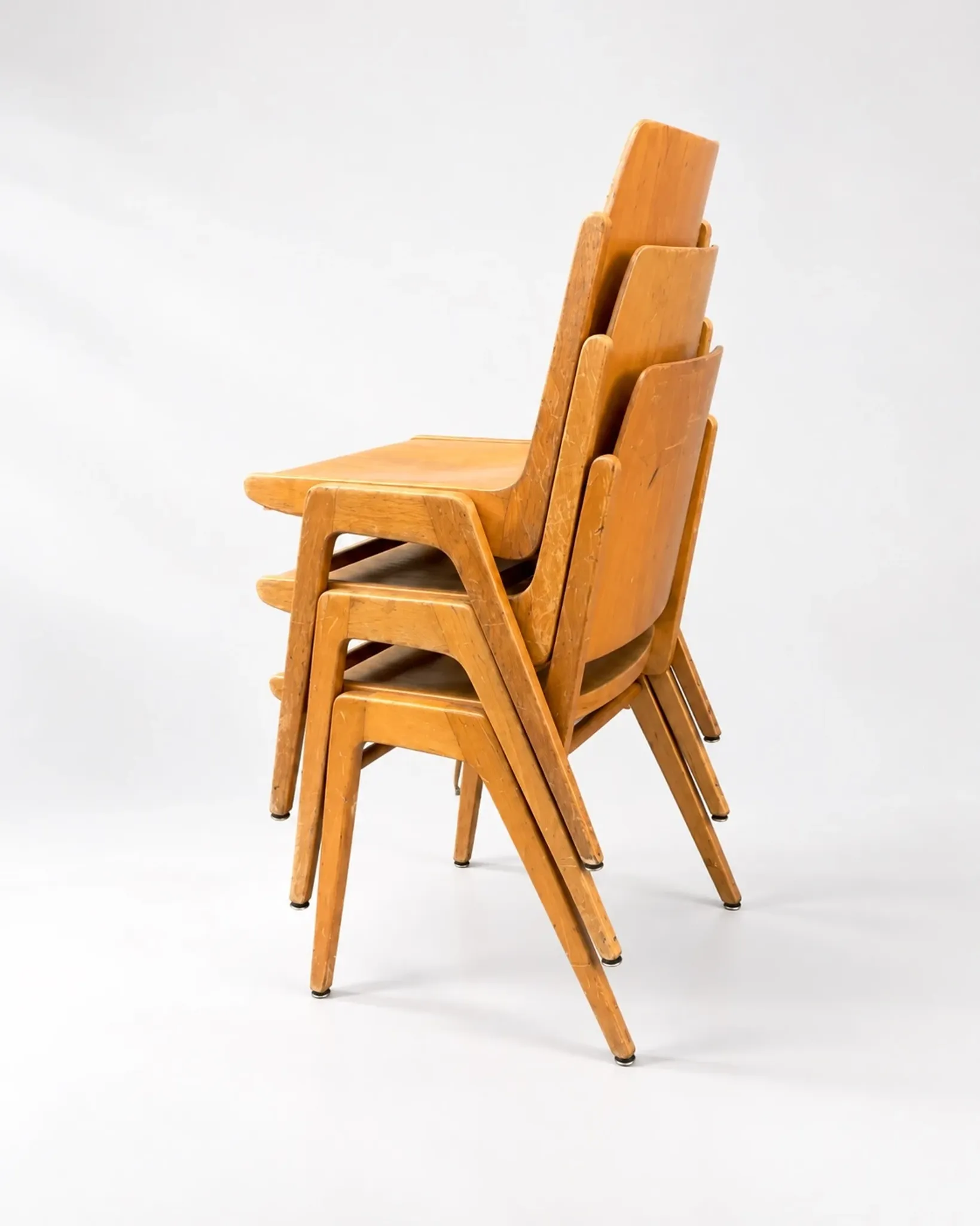 Ensemble de 4 chaises empilables "Austro" par Franz Schuster