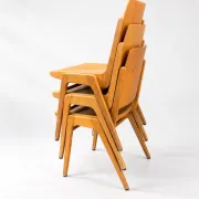 Ensemble de 4 chaises empilables "Austro" par Franz Schuster