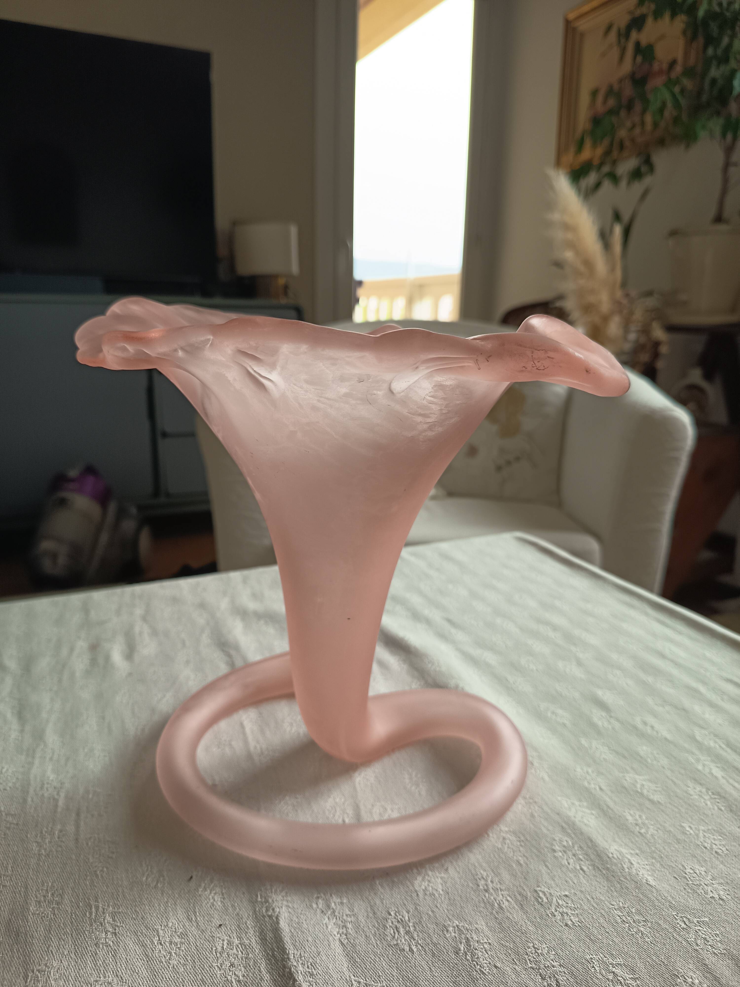 Large satin glass cornucopia vase "pâte de verre" frosted pink - Art style