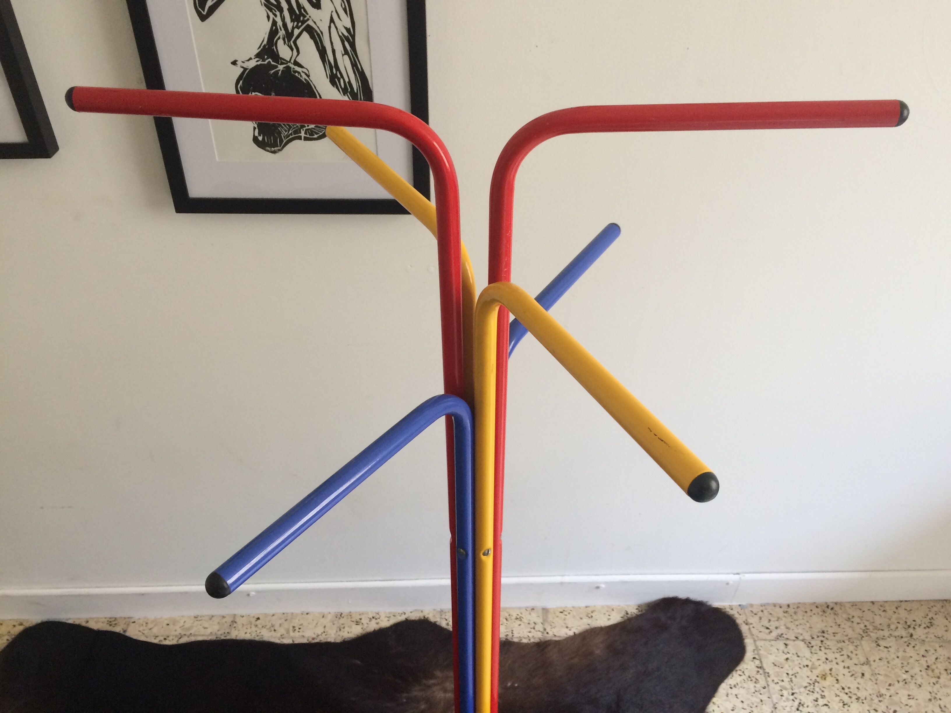 Children's coat rack from the 80s in lacquered metal.