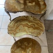 Lot 3 tables gigognes marbre et laiton