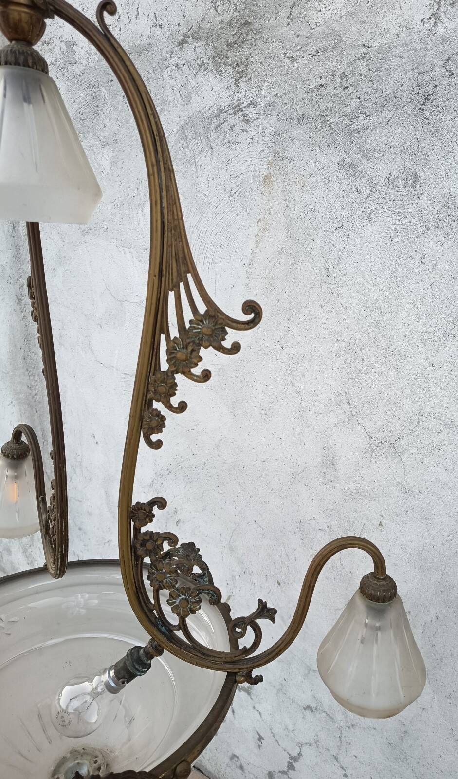 Art Nouveau chandelier in brass and bronze