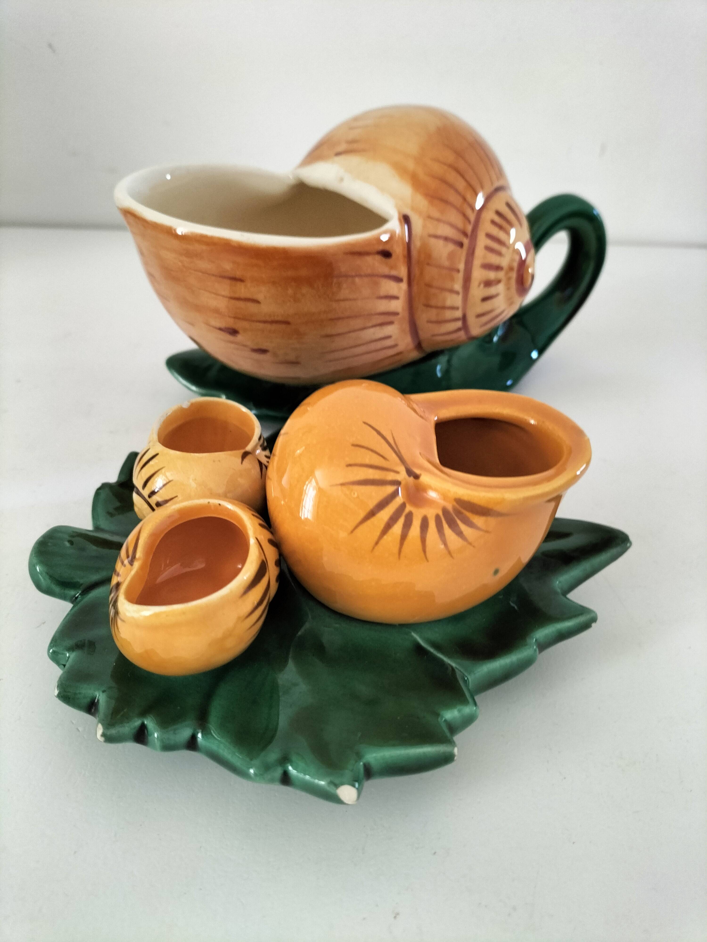Pair of snail-shaped bowls and their leaf-shaped saucers – 1950s-1960s