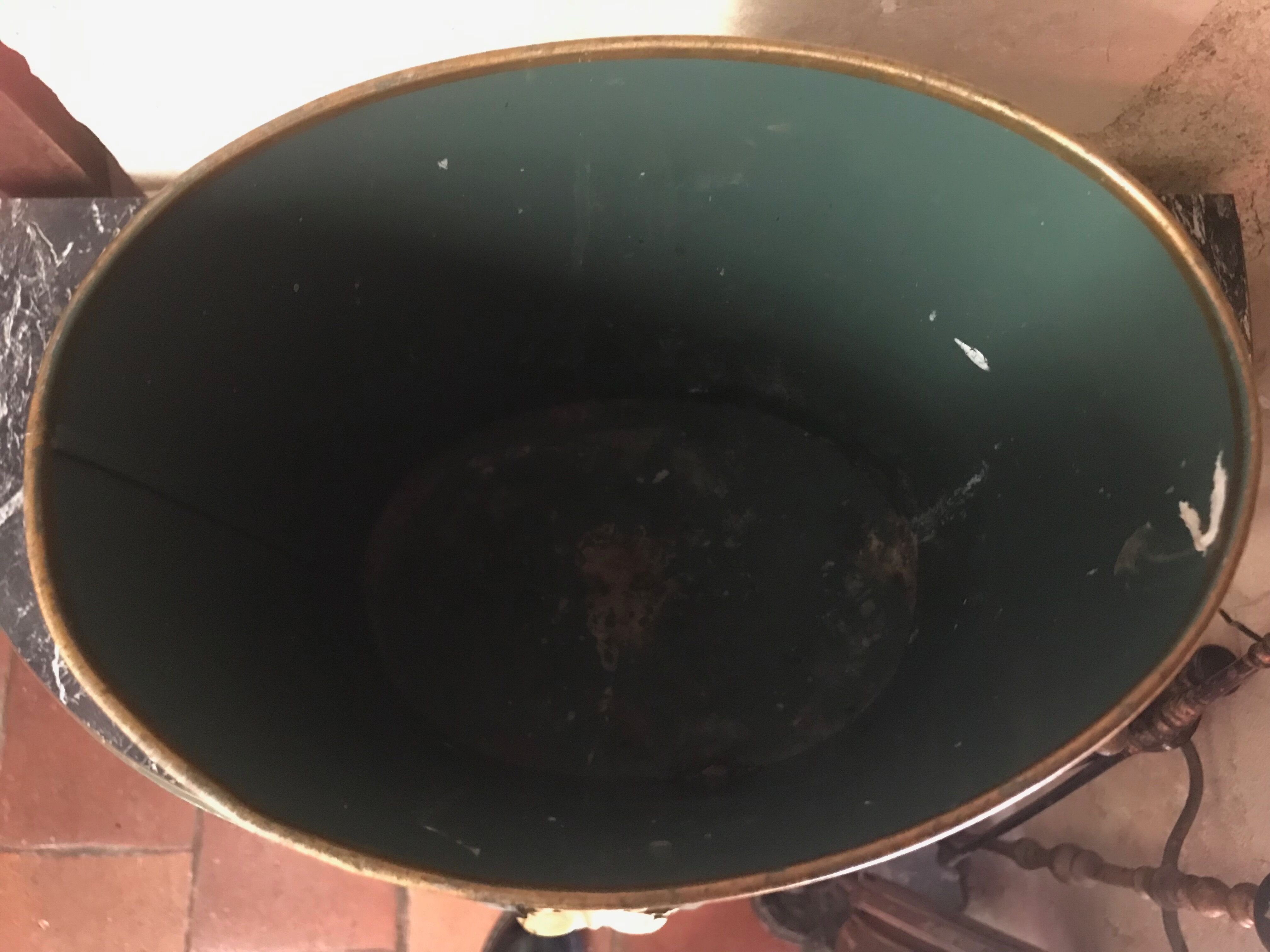 Painted sheet metal paper basket