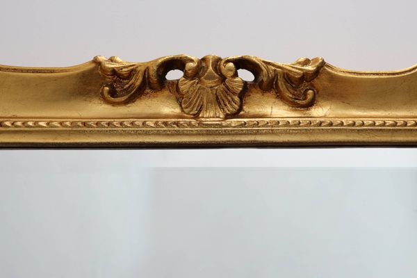 Miroir carré vintage français en bois sculpté et doré de style baroque