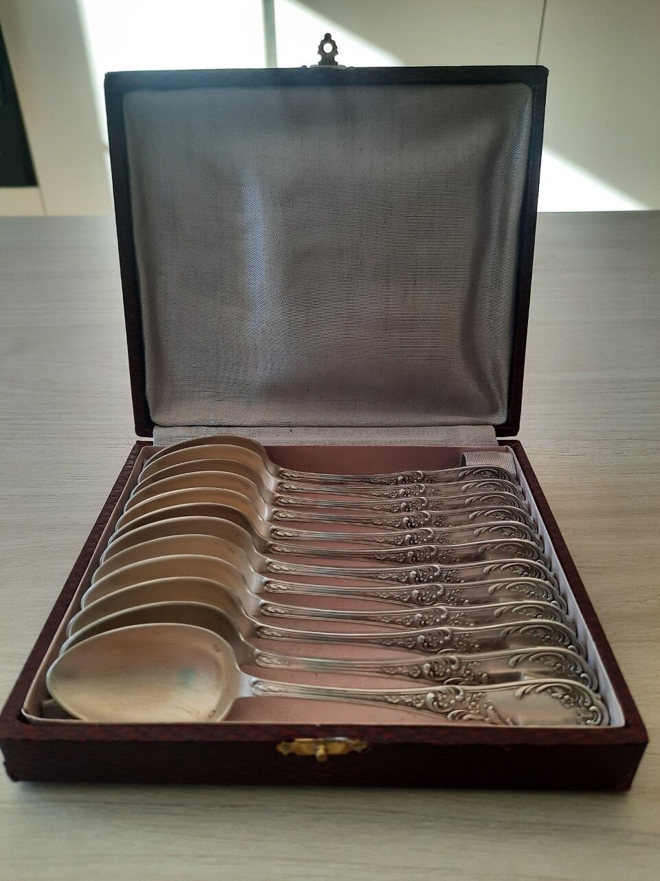 Box of 12 small old spoons in silver metal