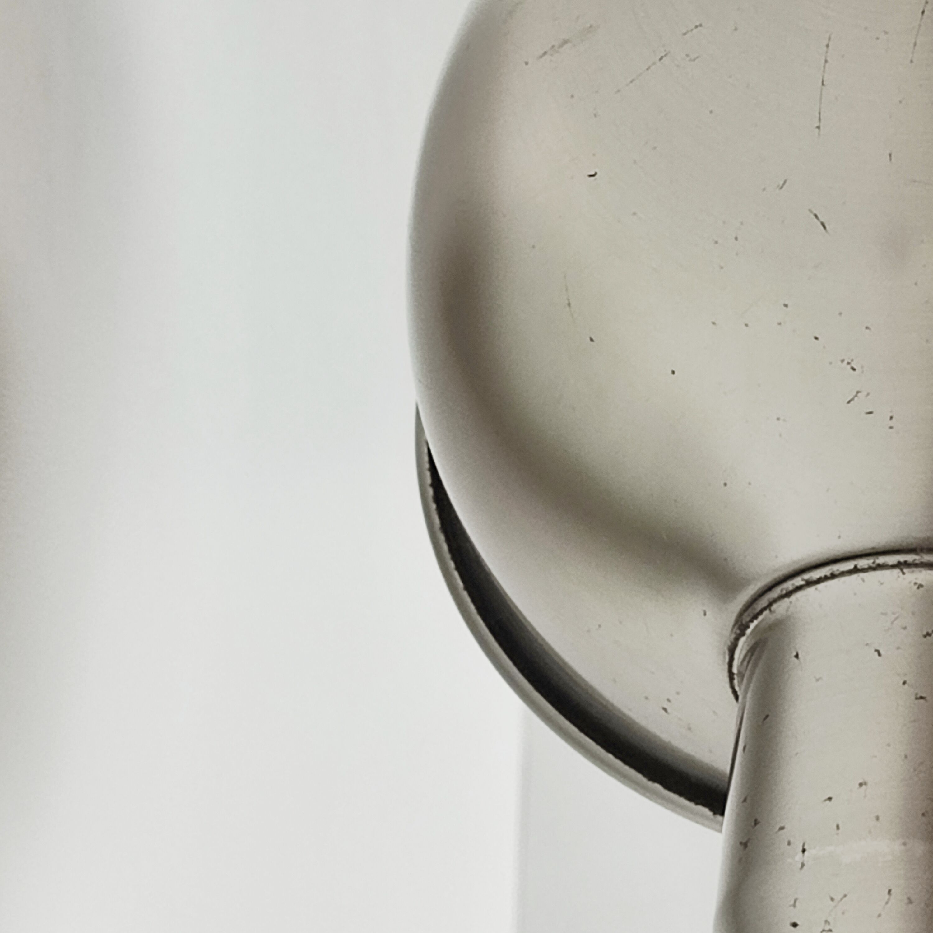 Articulated desk lamp