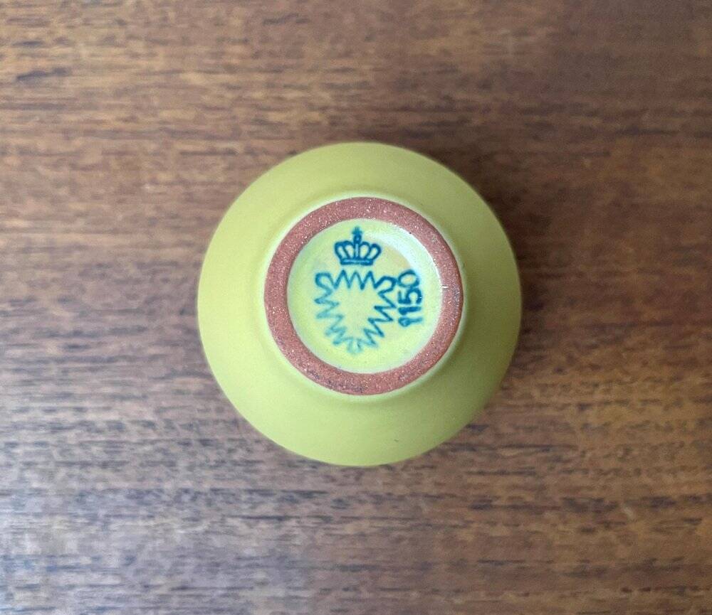 Small minimalist workshop pottery from mid-century in yellow by Bückeburg Keramik, 1960s.