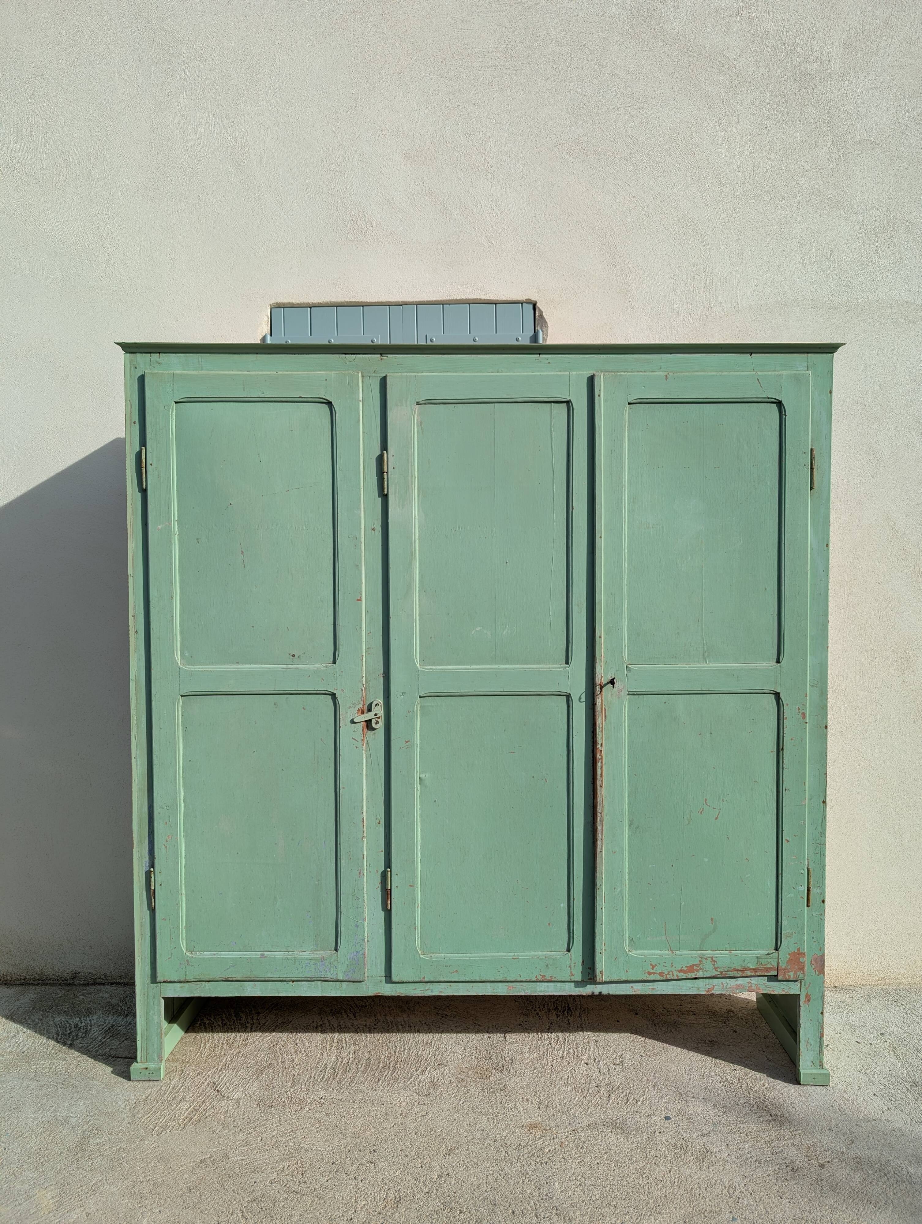 Workshop cabinet with 3 doors