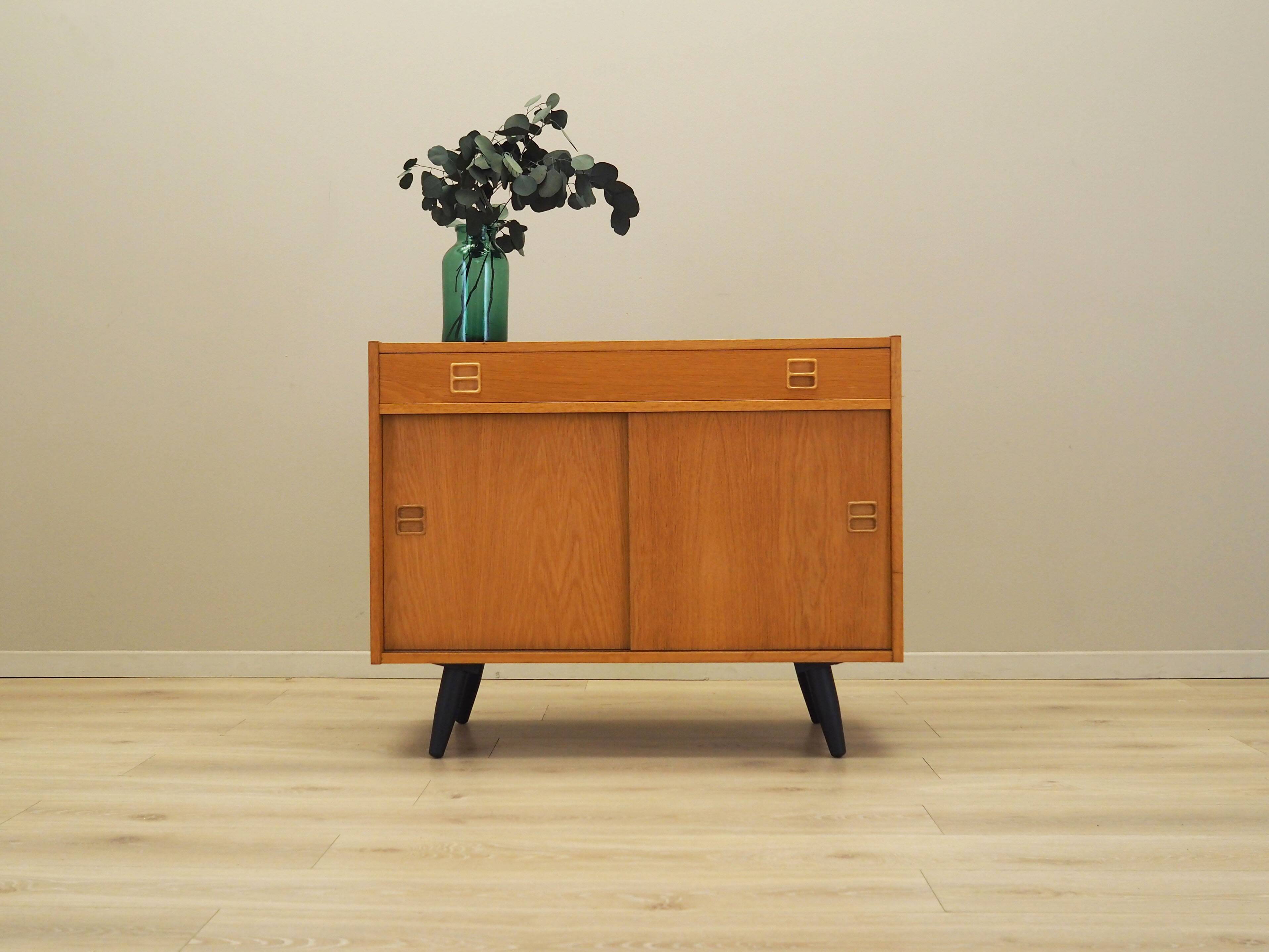 Meuble en frêne, design danois, années 1960, production : Danemark