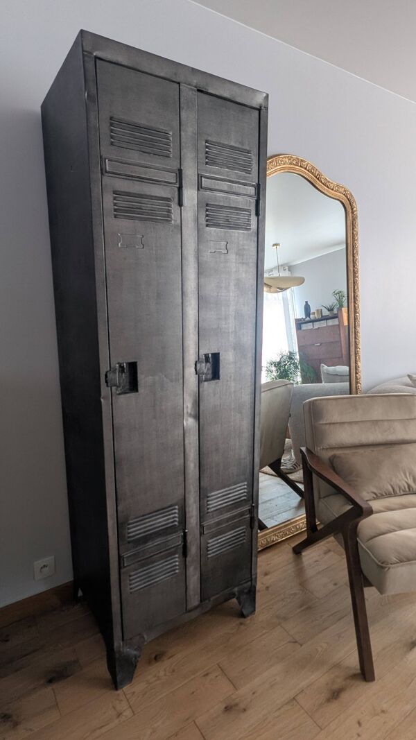 Vestiaire d'usine marque Atal