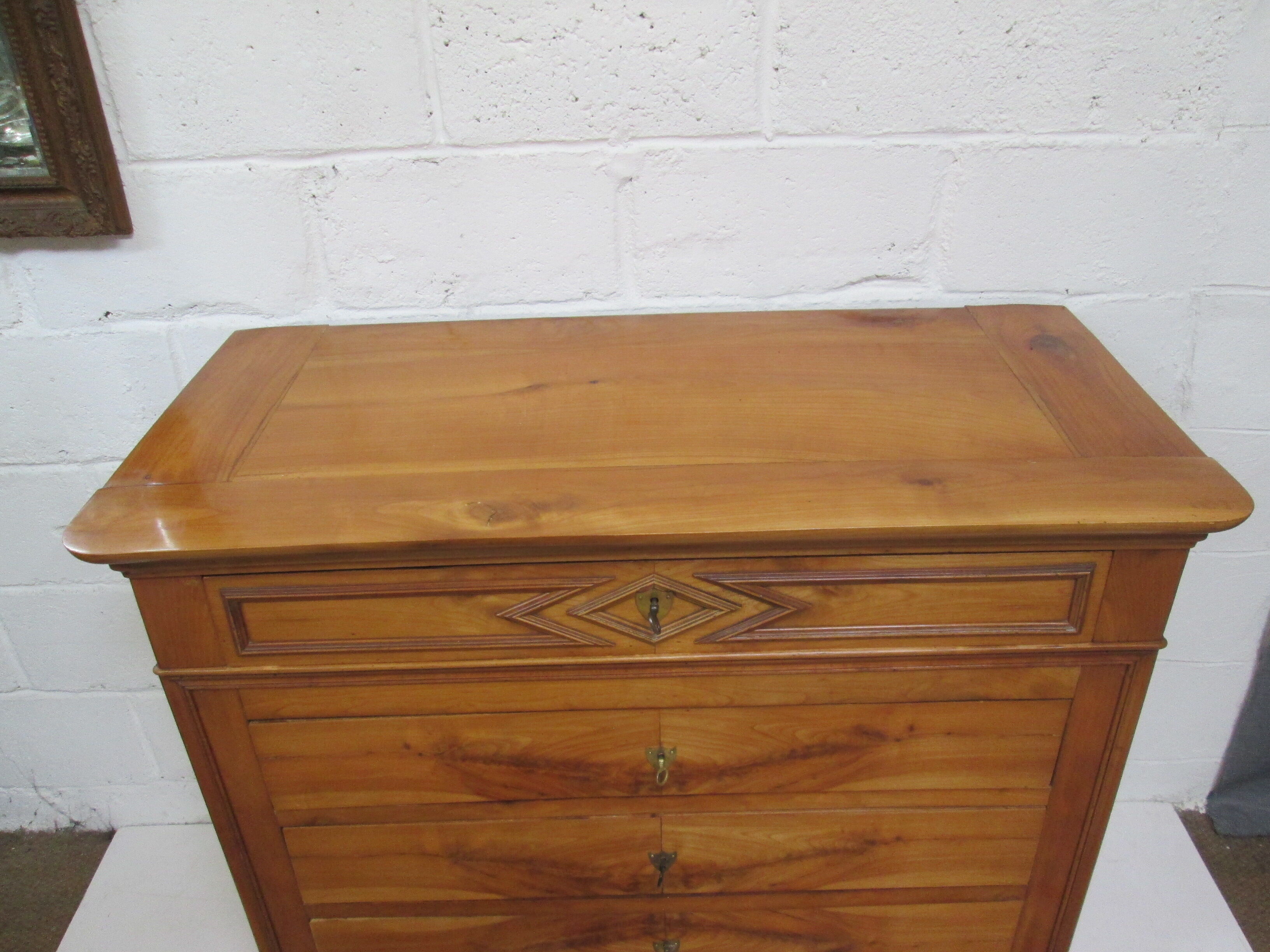 Cherry chest of drawers