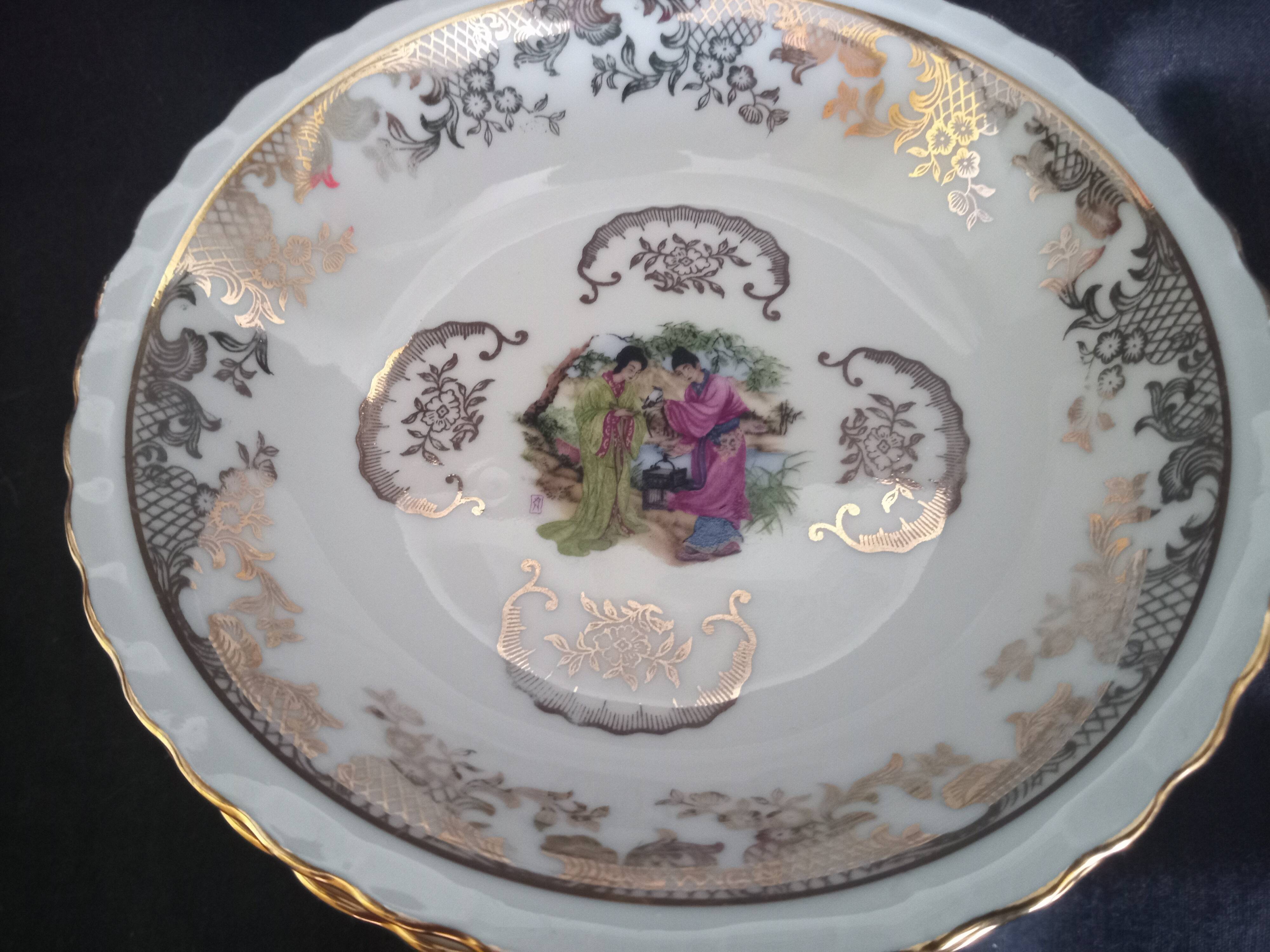 Set of 13 plates with Japanese motifs in real Limoges porcelain