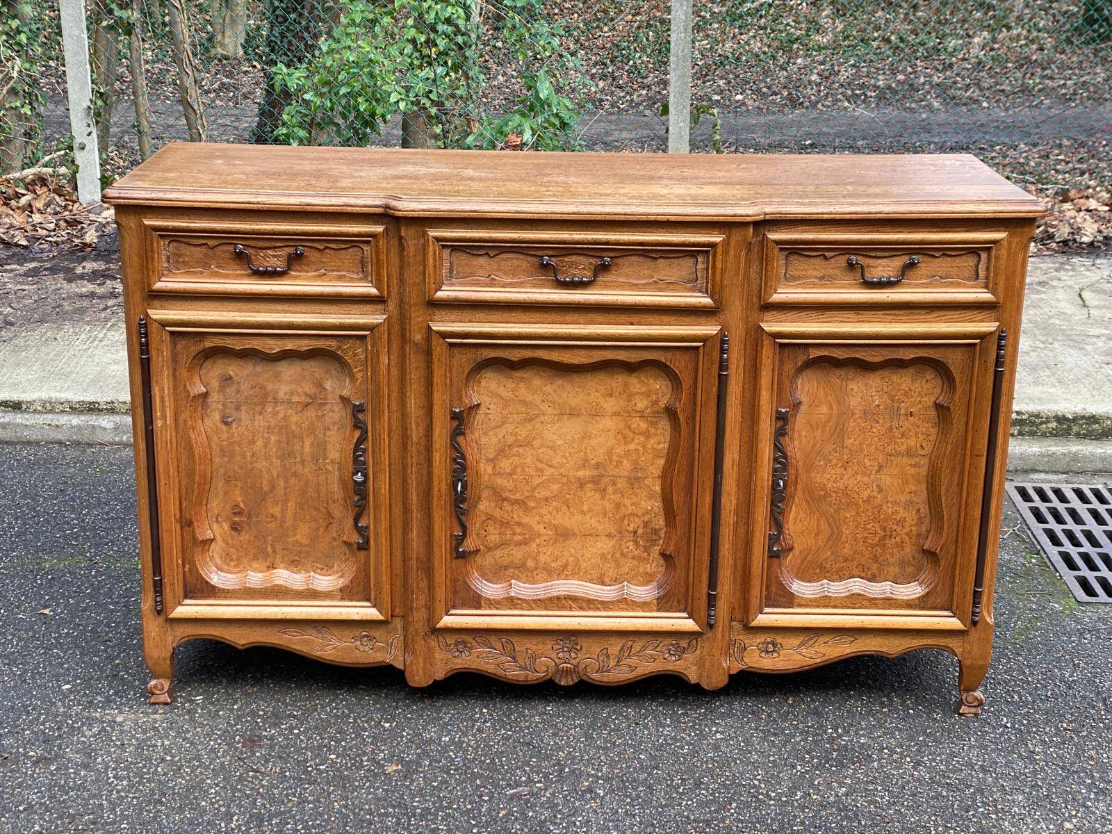 Buffet Louis XV époque 19ème en bois chêne massif