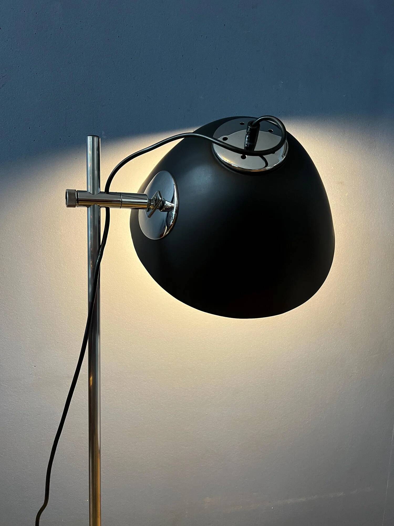 Black mid-century Dijkstra flexible desk lamp