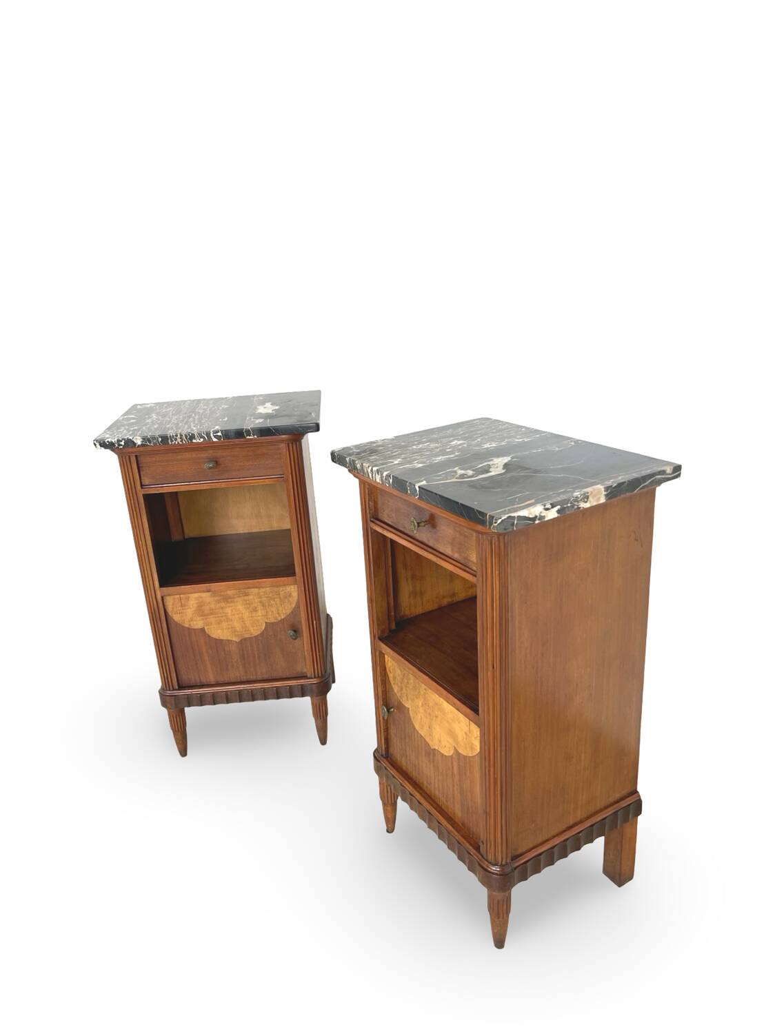 Tables de chevet italiennes en placage d'acajou avec de splendides