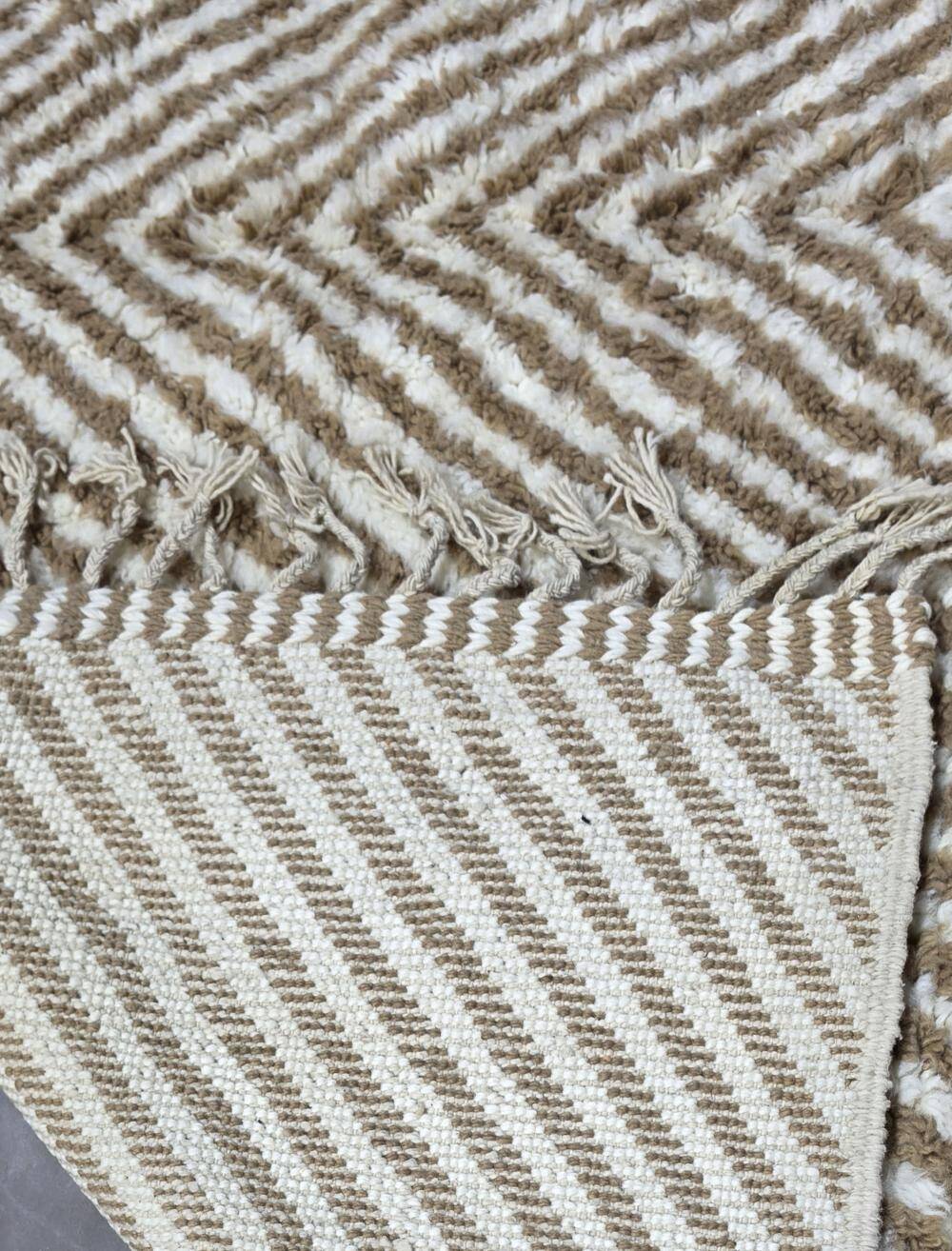 Contemporary Berber Rug - 306 x 250 cm