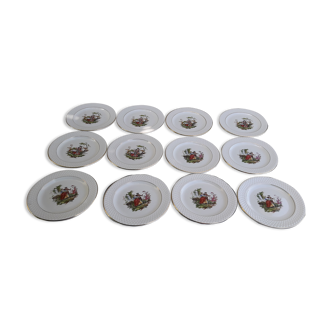 12 assiettes en faïence de Gien motif scènes galantes diam 20 cm