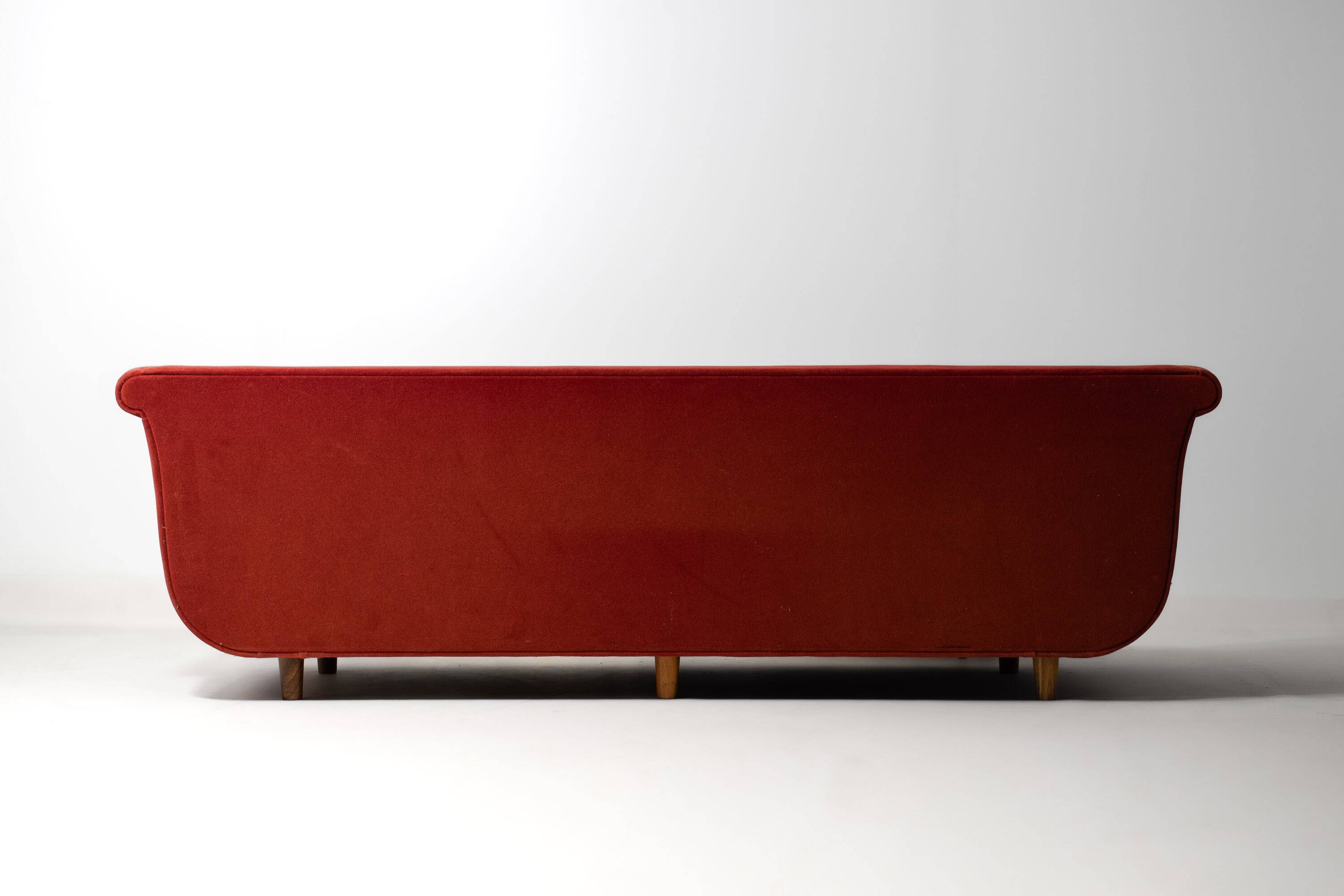 Sofa 'Primafila' en velours rouge par Molteni