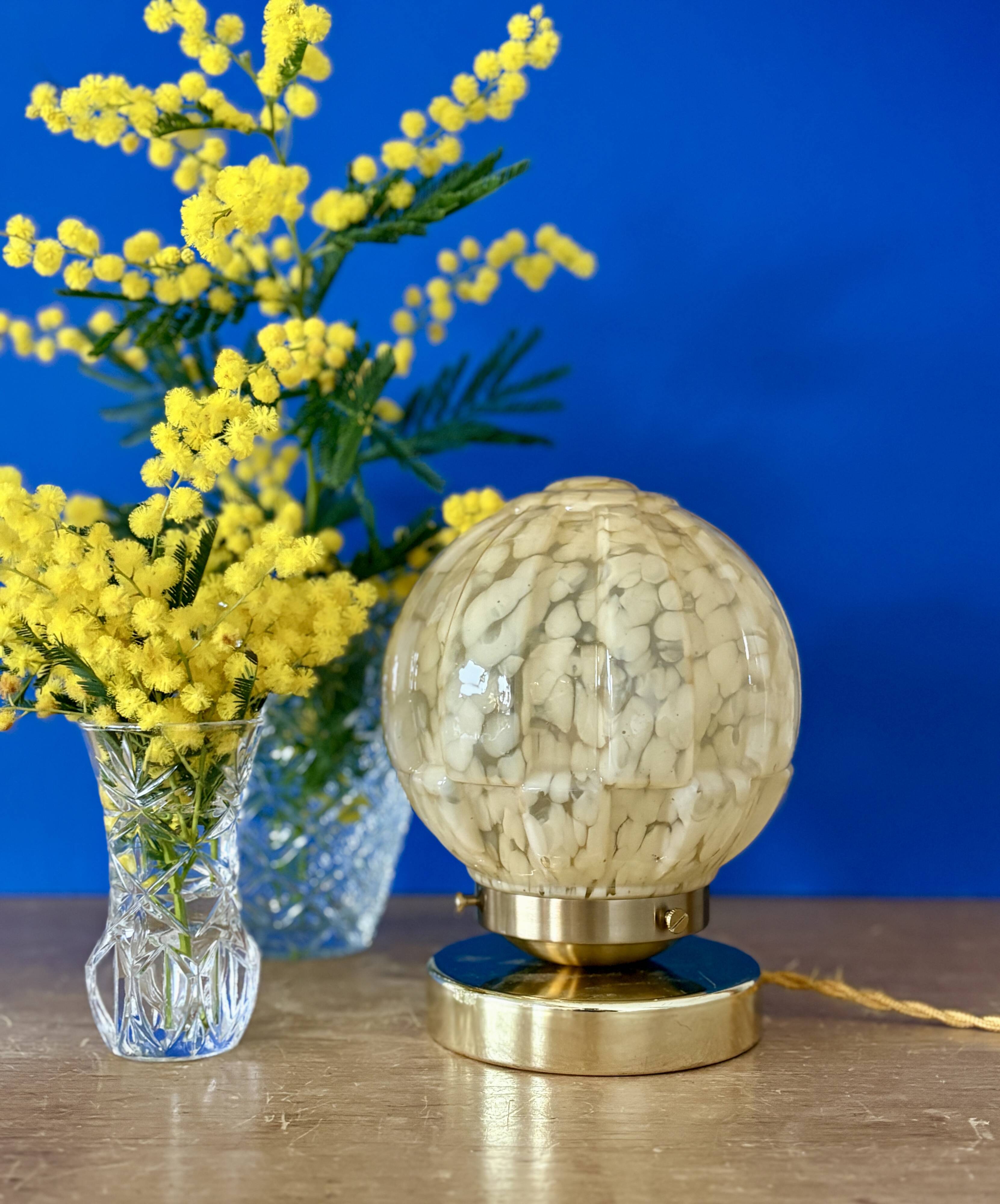 Beautiful table lamp, vintage Art Deco glass globe from Clichy in pink. Diameter