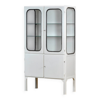 Armoire médicale vintage, années 1970