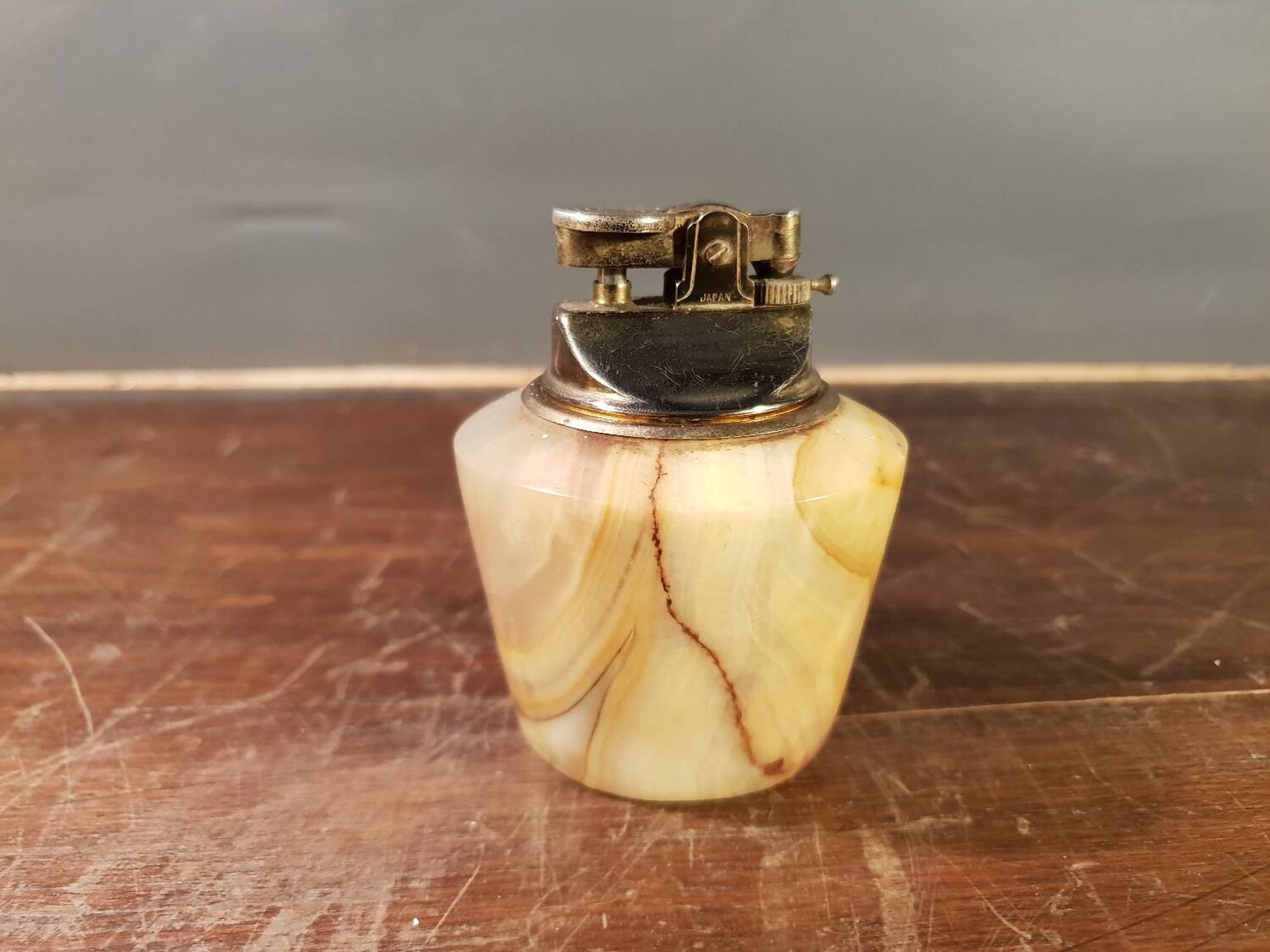 Briquet  de table