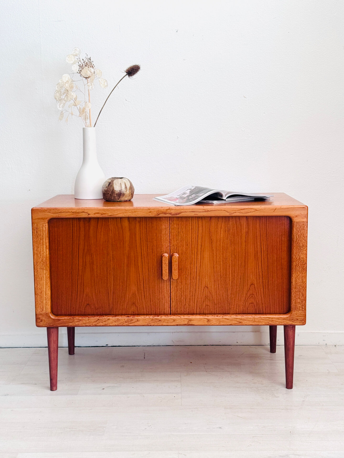 Vintage midcentury teak dressoir