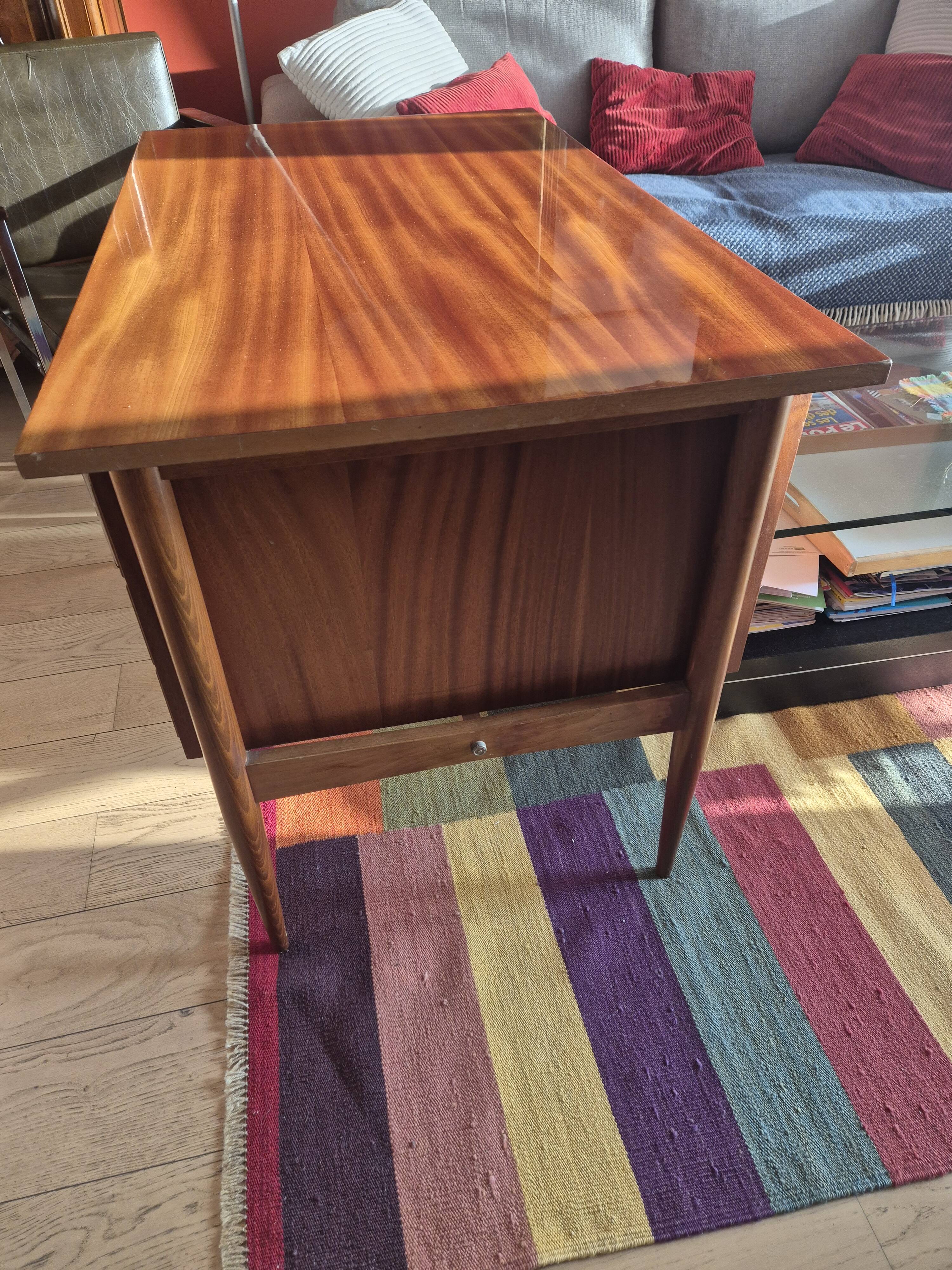 Vintage Scandinavian desk from the 1960s – Mahogany veneer – Dovetail joint