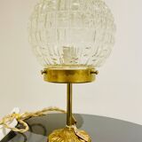 Table lamp in gold-plated brass and textured round globe