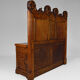 Banc coffre Gothique d'église en chêne sculpté, vers 1880