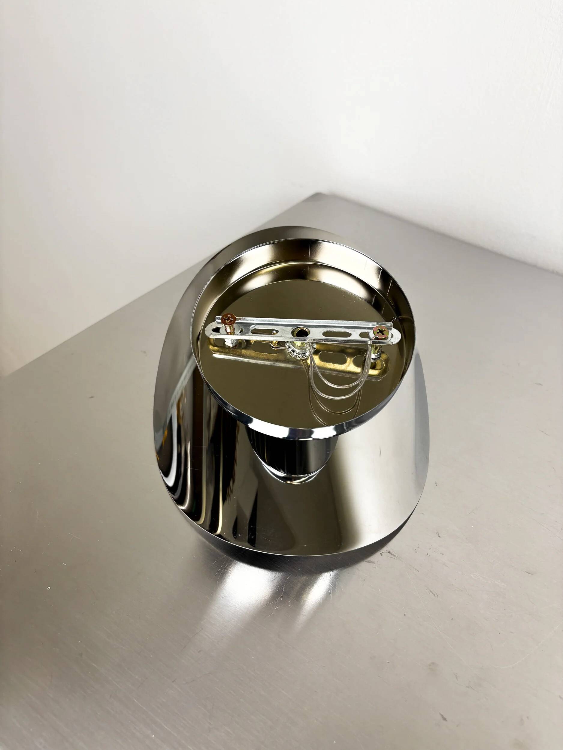 Applique "Folio", époque spatiale, métal chromé, Italie, 1970