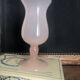 Vase en opaline rose